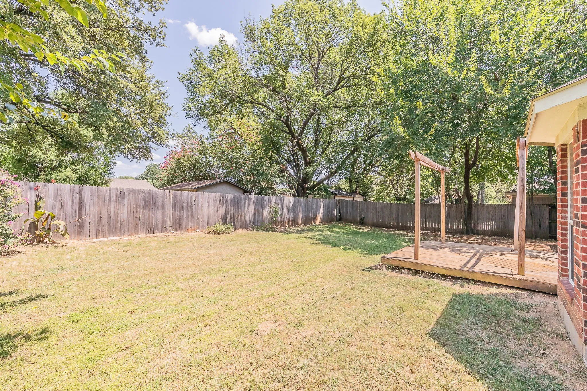 Single Family Residence For Sale in Tarrant County , 904 Parkhill Drive, Mansfield, Texas 76063, 4 Bedroom, 2 Bathroom, 2 Garage spaces, 1,804 Sqft, built in 2000, mls#21355005, Real Estate Agent in Mansfield, Homes For Sale in Tarrant county, Homes For Sale in Mansfield, Realtor in Mansfield Texas, Real Estate Brokerage Independent Realty Texas, Luminita Cordes Realtor