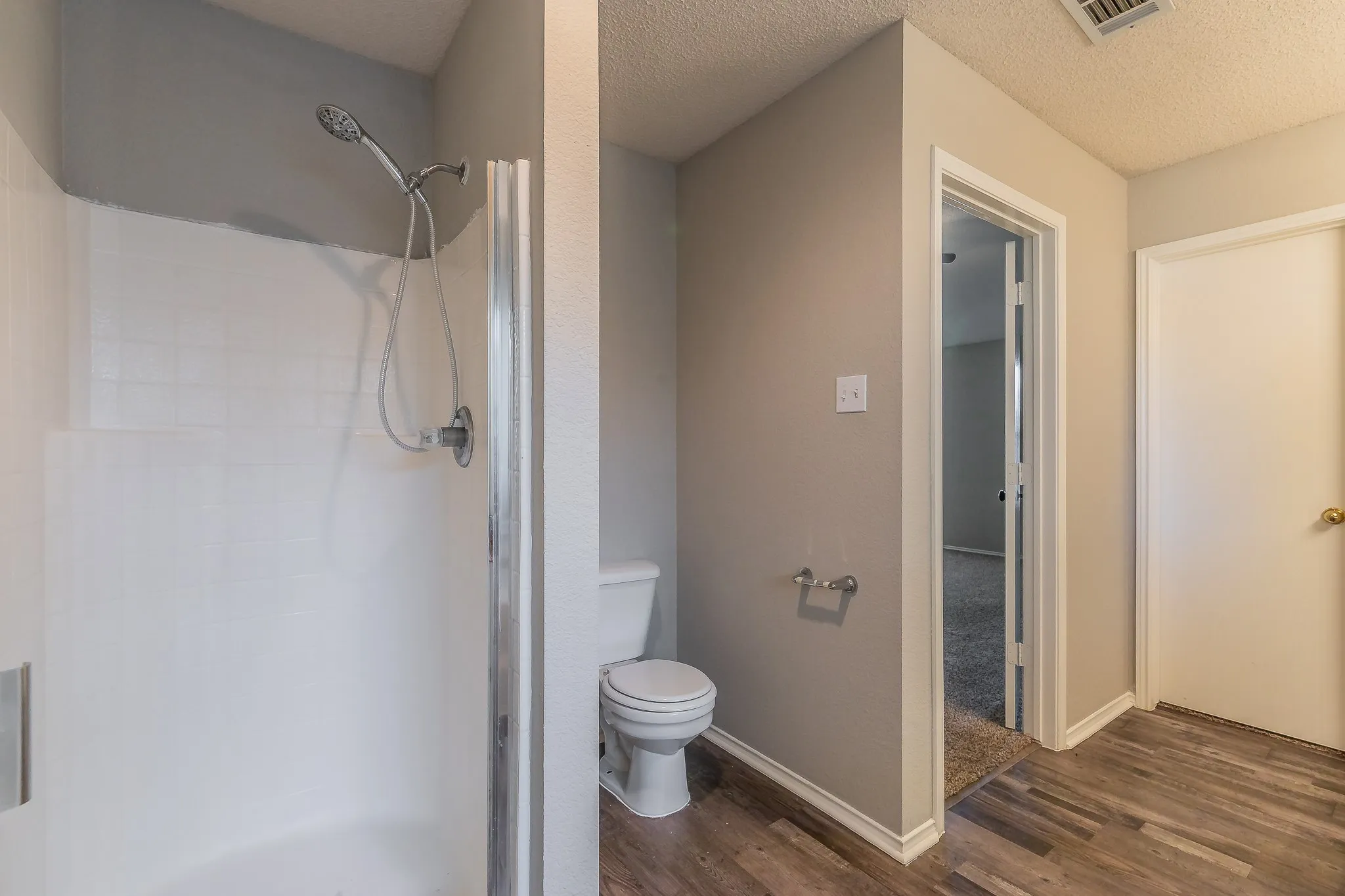 Single Family Residence For Sale in Tarrant County , 904 Parkhill Drive, Mansfield, Texas 76063, 4 Bedroom, 2 Bathroom, 2 Garage spaces, 1,804 Sqft, built in 2000, mls#21355005, Real Estate Agent in Mansfield, Homes For Sale in Tarrant county, Homes For Sale in Mansfield, Realtor in Mansfield Texas, Real Estate Brokerage Independent Realty Texas, Luminita Cordes Realtor