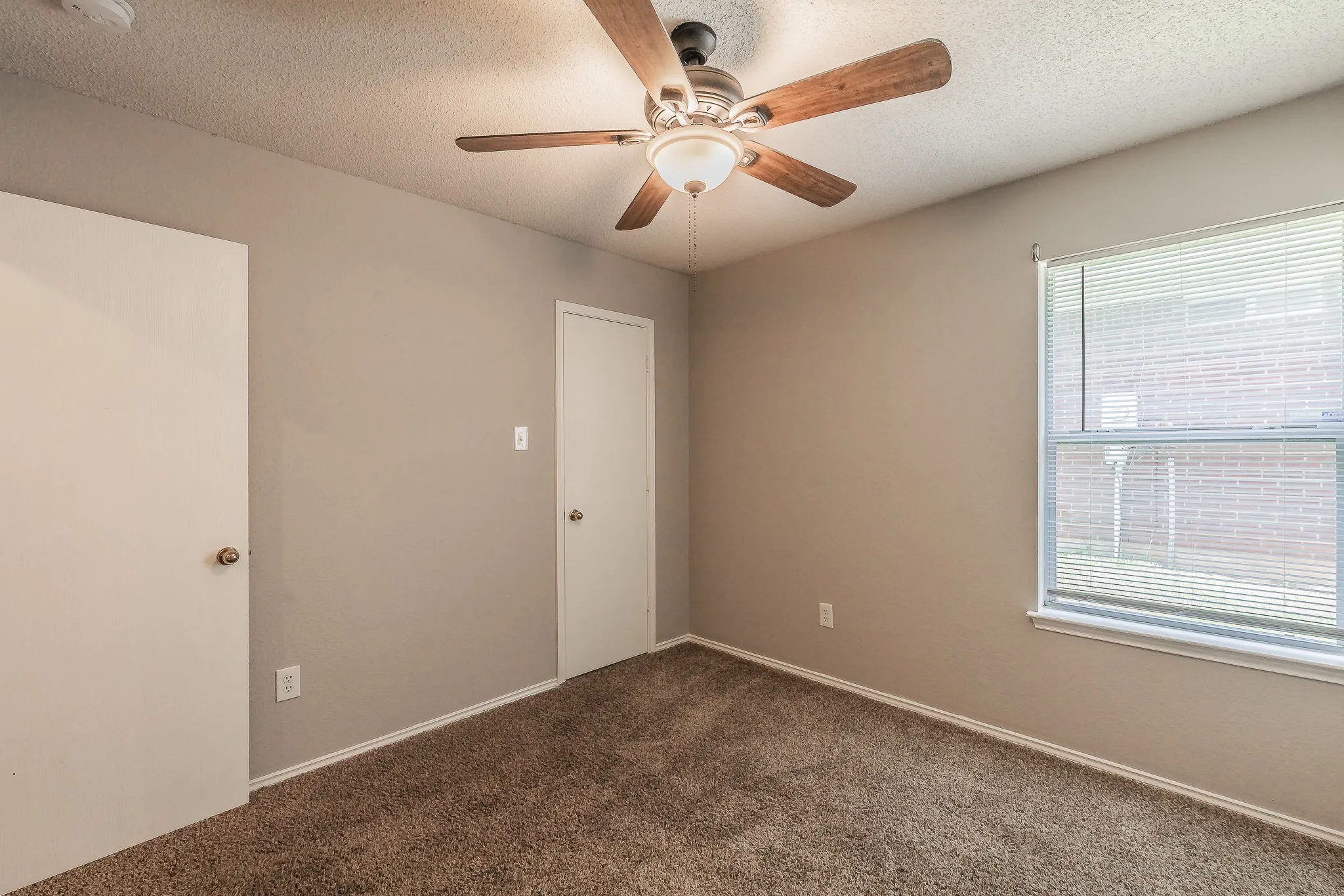 Single Family Residence For Sale in Tarrant County , 904 Parkhill Drive, Mansfield, Texas 76063, 4 Bedroom, 2 Bathroom, 2 Garage spaces, 1,804 Sqft, built in 2000, mls#21355005, Real Estate Agent in Mansfield, Homes For Sale in Tarrant county, Homes For Sale in Mansfield, Realtor in Mansfield Texas, Real Estate Brokerage Independent Realty Texas, Luminita Cordes Realtor