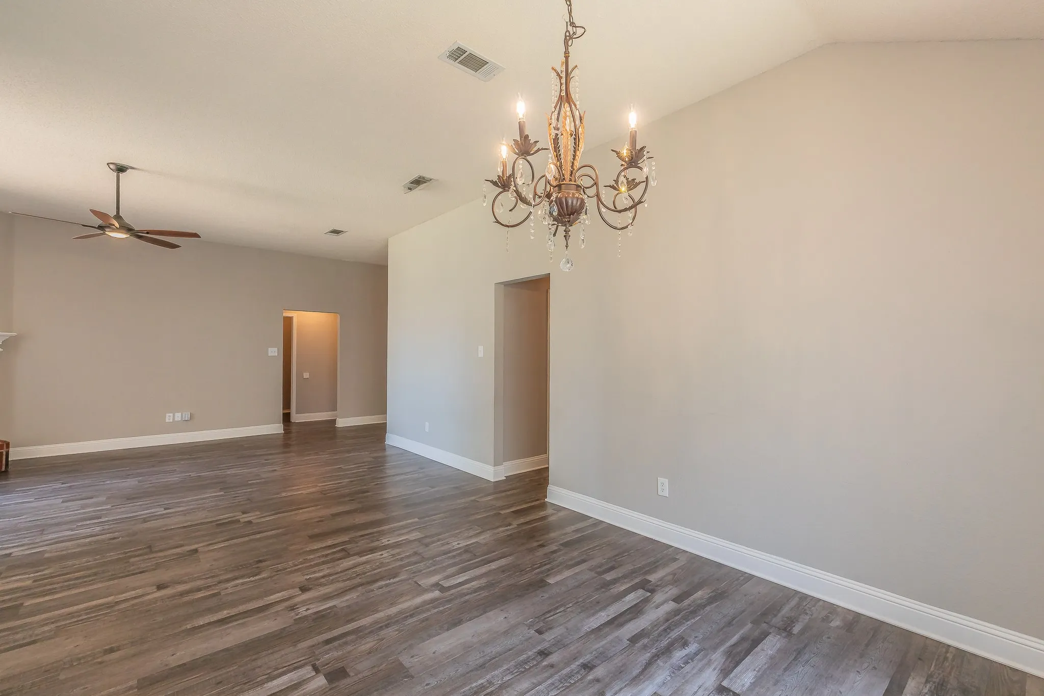 Single Family Residence For Sale in Tarrant County , 904 Parkhill Drive, Mansfield, Texas 76063, 4 Bedroom, 2 Bathroom, 2 Garage spaces, 1,804 Sqft, built in 2000, mls#21355005, Real Estate Agent in Mansfield, Homes For Sale in Tarrant county, Homes For Sale in Mansfield, Realtor in Mansfield Texas, Real Estate Brokerage Independent Realty Texas, Luminita Cordes Realtor