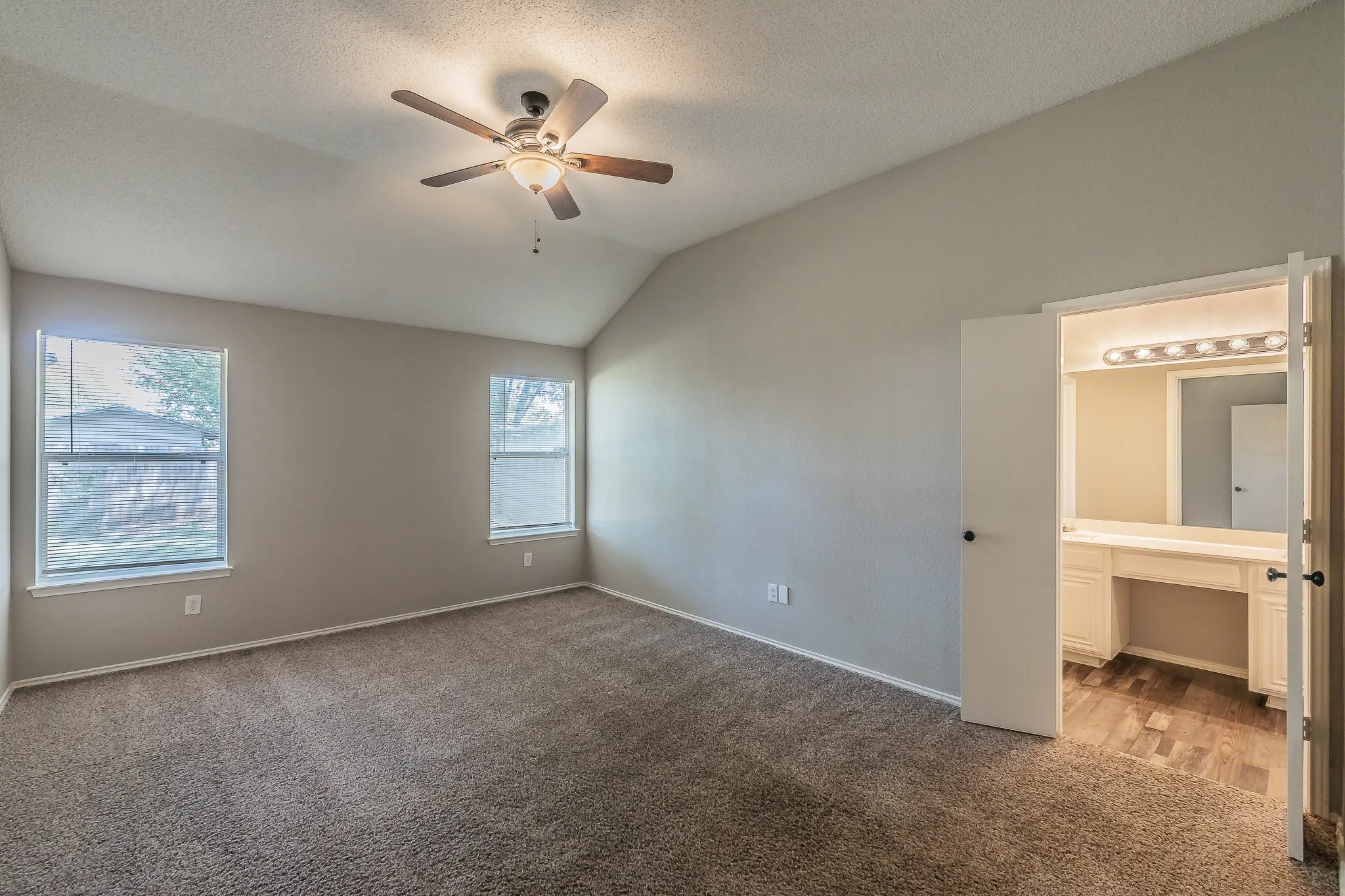 Single Family Residence For Sale in Tarrant County , 904 Parkhill Drive, Mansfield, Texas 76063, 4 Bedroom, 2 Bathroom, 2 Garage spaces, 1,804 Sqft, built in 2000, mls#21355005, Real Estate Agent in Mansfield, Homes For Sale in Tarrant county, Homes For Sale in Mansfield, Realtor in Mansfield Texas, Real Estate Brokerage Independent Realty Texas, Luminita Cordes Realtor