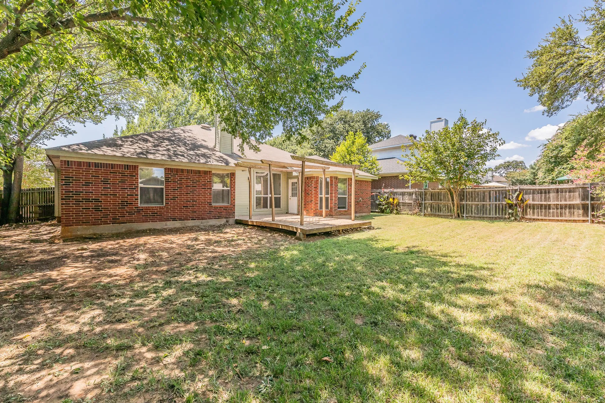 Single Family Residence For Sale in Tarrant County , 904 Parkhill Drive, Mansfield, Texas 76063, 4 Bedroom, 2 Bathroom, 2 Garage spaces, 1,804 Sqft, built in 2000, mls#21355005, Real Estate Agent in Mansfield, Homes For Sale in Tarrant county, Homes For Sale in Mansfield, Realtor in Mansfield Texas, Real Estate Brokerage Independent Realty Texas, Luminita Cordes Realtor