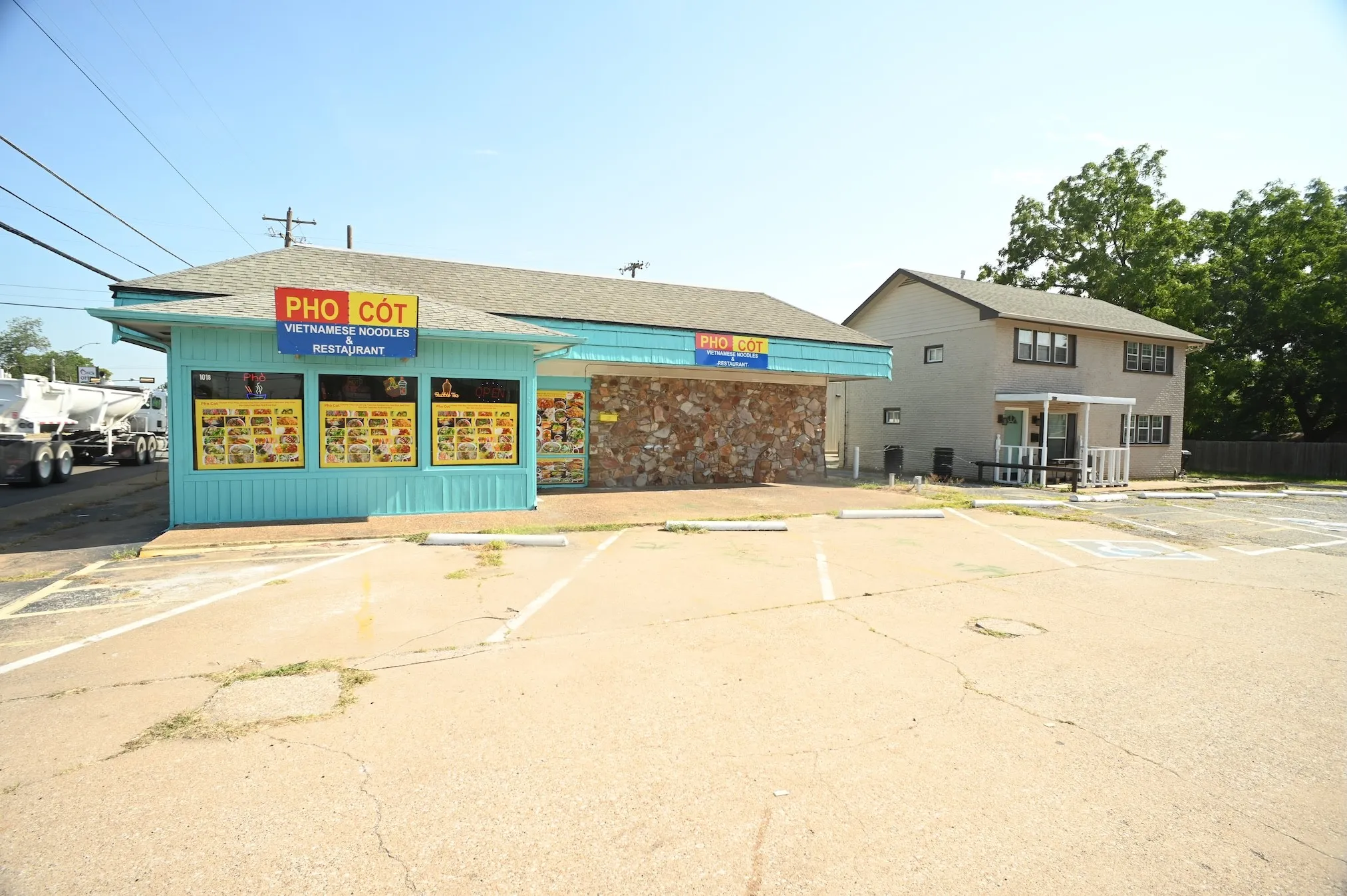 Business For Sale in Grayson County , 1018 S Austin Avenue, Denison, Texas 75020, 0, 0, Garage spaces, 2,601 Sqft, built in 1963, mls#21354173, Real Estate Agent in Denison, Homes For Sale in Grayson county, Homes For Sale in Denison, Realtor in Denison Texas, Real Estate Brokerage Independent Realty Texas, Luminita Cordes Realtor