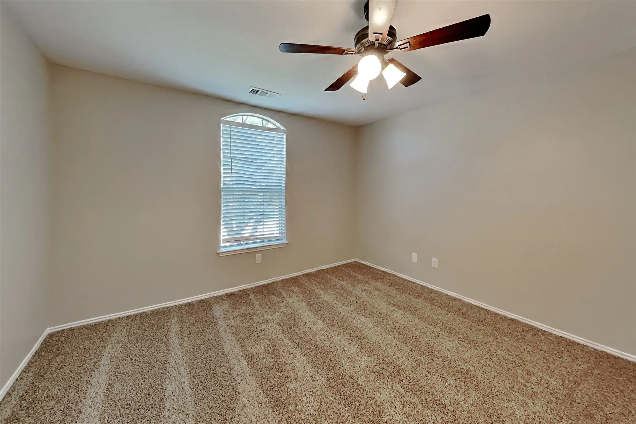Single Family Residence For Rent in Tarrant County , 2839 Park Place Drive, Grand Prairie, Texas 75052, 4 Bedroom, 3 Bathroom, 2 Garage spaces, 2,652 Sqft, built in 2003, mls#21356312, Real Estate Agent in Grand Prairie, Homes For Rent in Tarrant county, Homes For Rent in Grand Prairie, Realtor in Grand Prairie Texas, Real Estate Brokerage Independent Realty Texas, Luminita Cordes Realtor