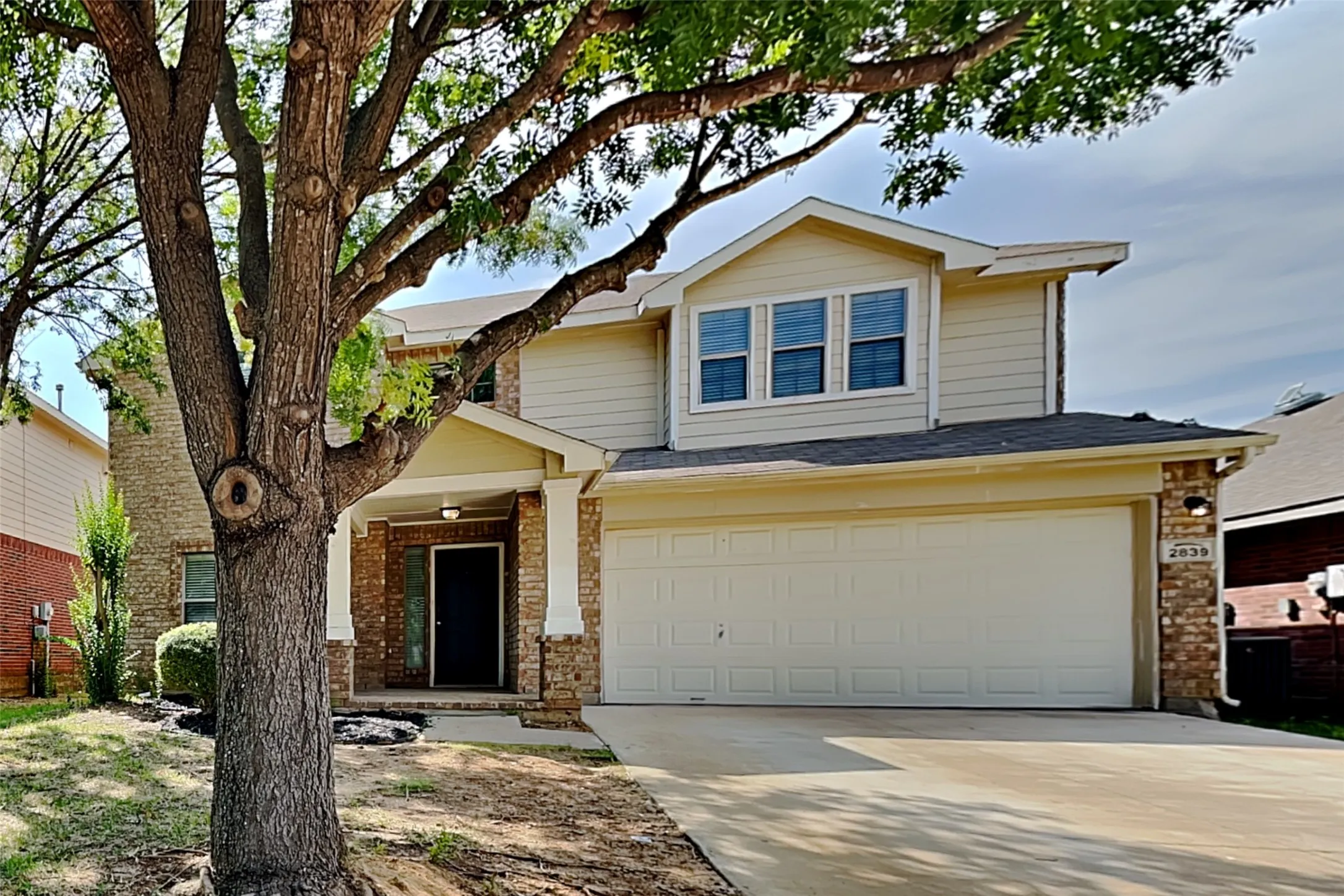 Single Family Residence For Rent in Tarrant County , 2839 Park Place Drive, Grand Prairie, Texas 75052, 4 Bedroom, 3 Bathroom, 2 Garage spaces, 2,652 Sqft, built in 2003, mls#21356312, Real Estate Agent in Grand Prairie, Homes For Rent in Tarrant county, Homes For Rent in Grand Prairie, Realtor in Grand Prairie Texas, Real Estate Brokerage Independent Realty Texas, Luminita Cordes Realtor