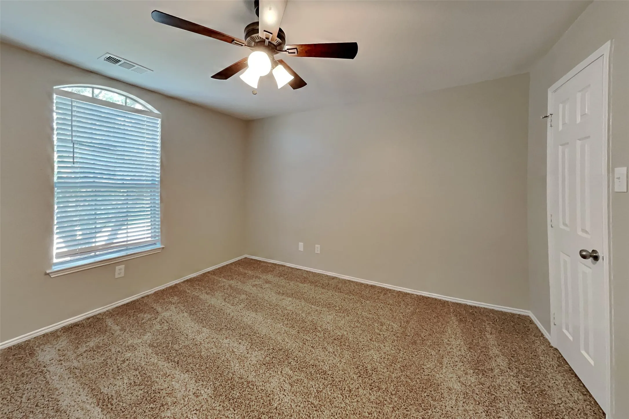 Single Family Residence For Rent in Tarrant County , 2839 Park Place Drive, Grand Prairie, Texas 75052, 4 Bedroom, 3 Bathroom, 2 Garage spaces, 2,652 Sqft, built in 2003, mls#21356312, Real Estate Agent in Grand Prairie, Homes For Rent in Tarrant county, Homes For Rent in Grand Prairie, Realtor in Grand Prairie Texas, Real Estate Brokerage Independent Realty Texas, Luminita Cordes Realtor