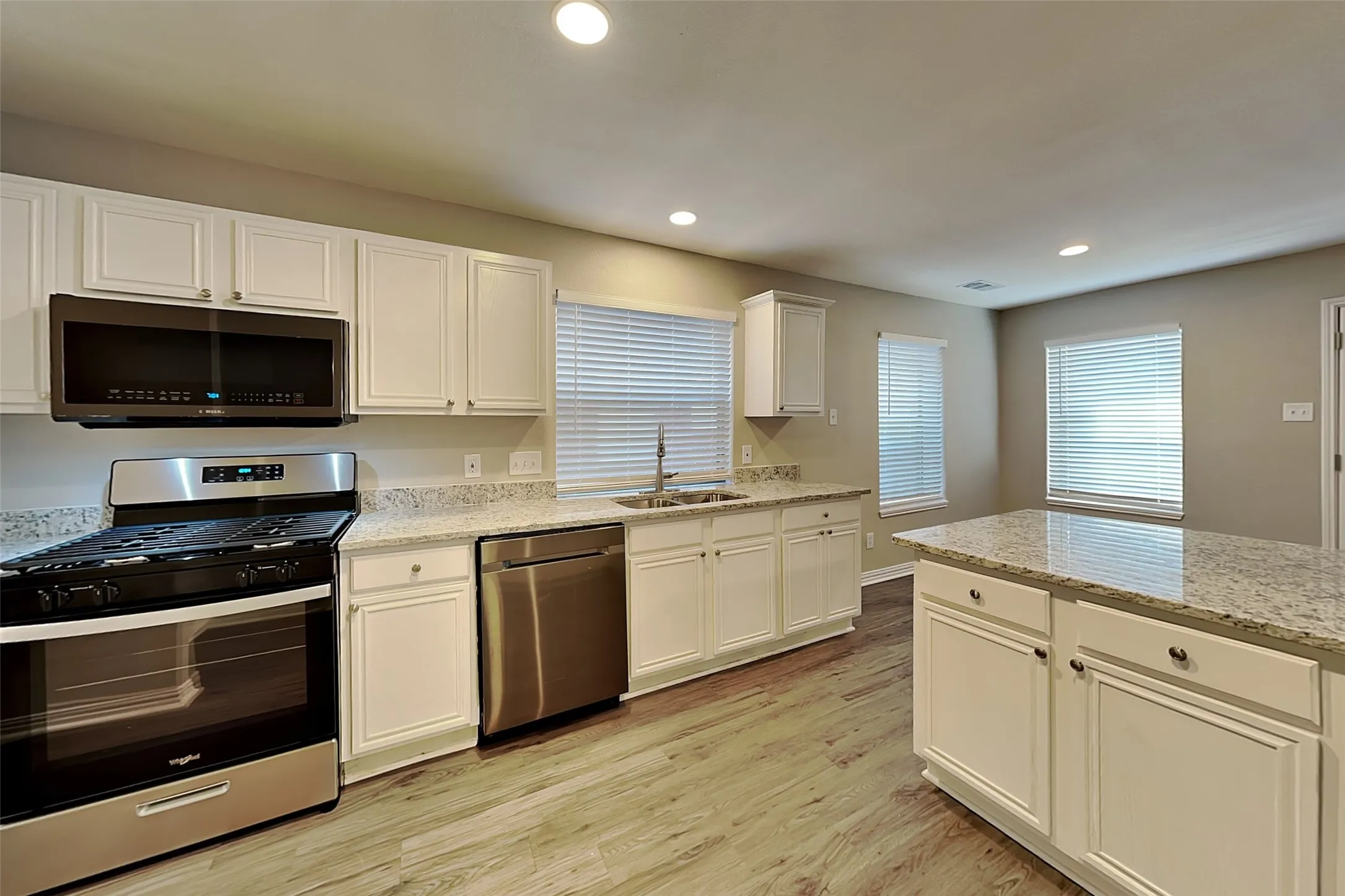 Single Family Residence For Rent in Tarrant County , 2839 Park Place Drive, Grand Prairie, Texas 75052, 4 Bedroom, 3 Bathroom, 2 Garage spaces, 2,652 Sqft, built in 2003, mls#21356312, Real Estate Agent in Grand Prairie, Homes For Rent in Tarrant county, Homes For Rent in Grand Prairie, Realtor in Grand Prairie Texas, Real Estate Brokerage Independent Realty Texas, Luminita Cordes Realtor