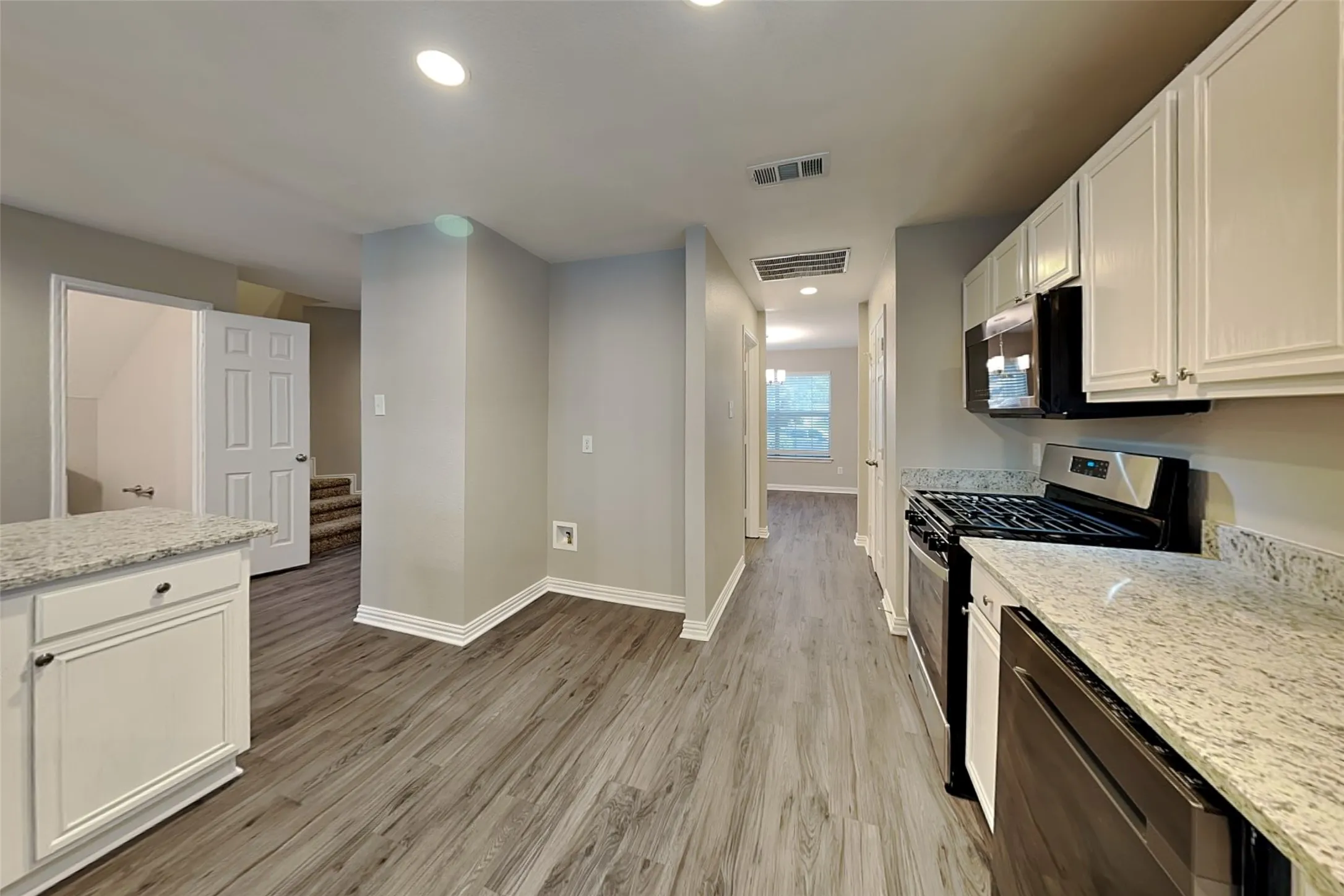 Single Family Residence For Rent in Tarrant County , 2839 Park Place Drive, Grand Prairie, Texas 75052, 4 Bedroom, 3 Bathroom, 2 Garage spaces, 2,652 Sqft, built in 2003, mls#21356312, Real Estate Agent in Grand Prairie, Homes For Rent in Tarrant county, Homes For Rent in Grand Prairie, Realtor in Grand Prairie Texas, Real Estate Brokerage Independent Realty Texas, Luminita Cordes Realtor