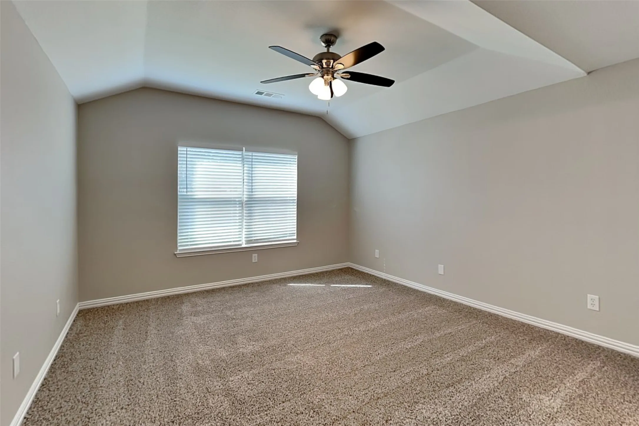 Single Family Residence For Rent in Tarrant County , 2839 Park Place Drive, Grand Prairie, Texas 75052, 4 Bedroom, 3 Bathroom, 2 Garage spaces, 2,652 Sqft, built in 2003, mls#21356312, Real Estate Agent in Grand Prairie, Homes For Rent in Tarrant county, Homes For Rent in Grand Prairie, Realtor in Grand Prairie Texas, Real Estate Brokerage Independent Realty Texas, Luminita Cordes Realtor