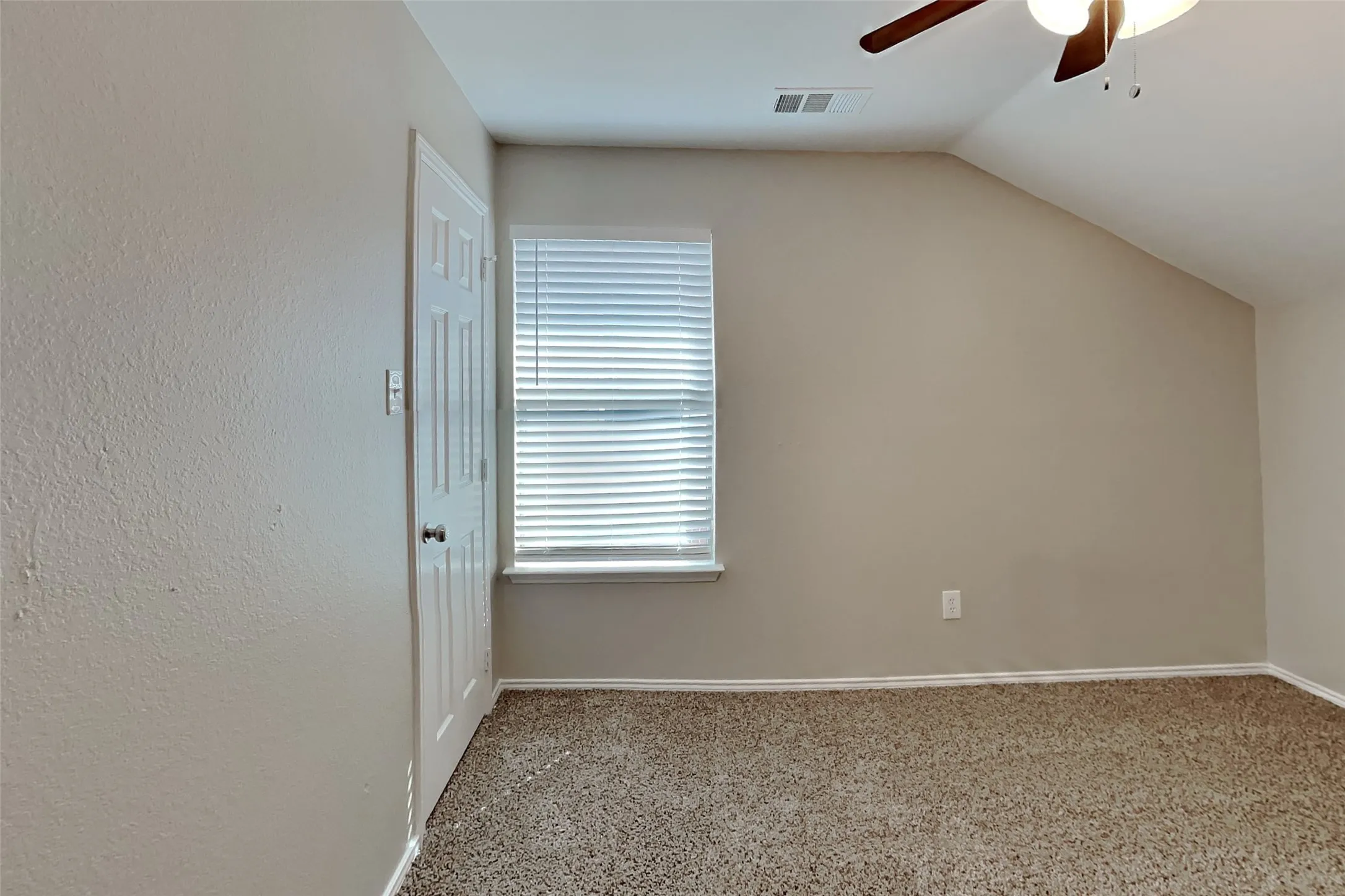 Single Family Residence For Rent in Tarrant County , 2839 Park Place Drive, Grand Prairie, Texas 75052, 4 Bedroom, 3 Bathroom, 2 Garage spaces, 2,652 Sqft, built in 2003, mls#21356312, Real Estate Agent in Grand Prairie, Homes For Rent in Tarrant county, Homes For Rent in Grand Prairie, Realtor in Grand Prairie Texas, Real Estate Brokerage Independent Realty Texas, Luminita Cordes Realtor