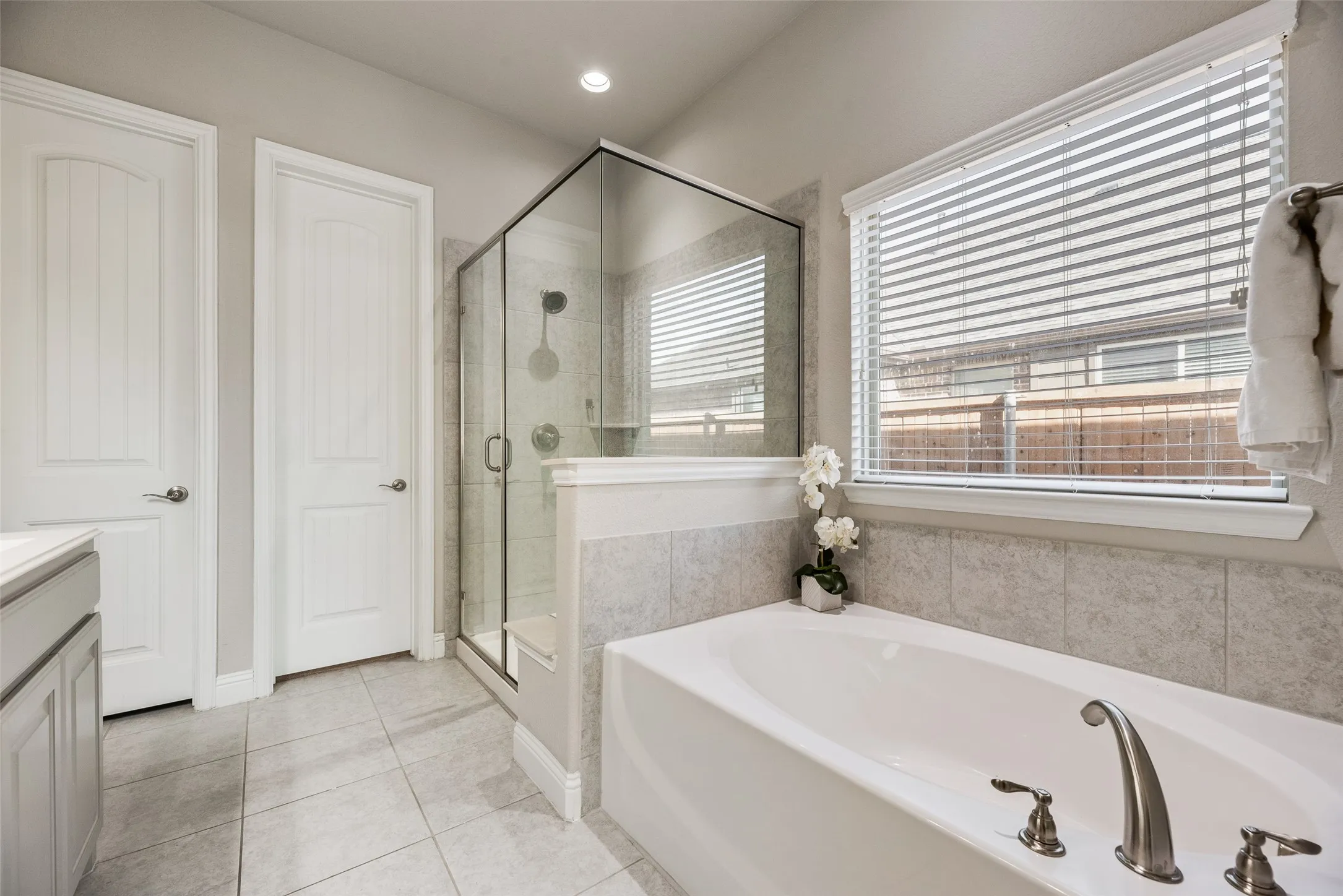 Single Family Residence For Sale in Collin County , 2407 Maston Drive, Anna, Texas 75409, 3 Bedroom, 2 Bathroom, 2 Garage spaces, 2,473 Sqft, built in 2017, mls#21356152, Real Estate Agent in Anna, Homes For Sale in Collin county, Homes For Sale in Anna, Realtor in Anna Texas, Real Estate Brokerage Independent Realty Texas, Luminita Cordes Realtor