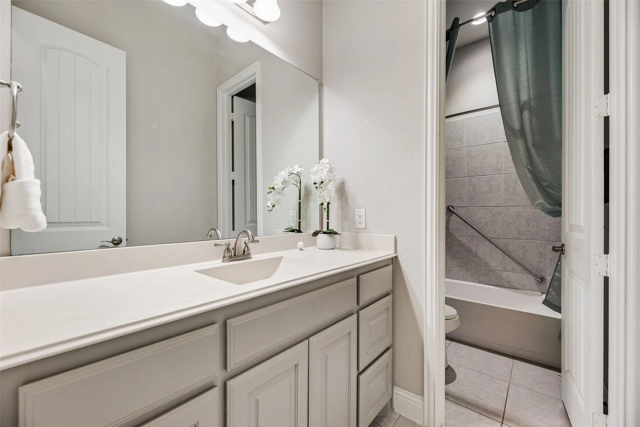 Single Family Residence For Sale in Collin County , 2407 Maston Drive, Anna, Texas 75409, 3 Bedroom, 2 Bathroom, 2 Garage spaces, 2,473 Sqft, built in 2017, mls#21356152, Real Estate Agent in Anna, Homes For Sale in Collin county, Homes For Sale in Anna, Realtor in Anna Texas, Real Estate Brokerage Independent Realty Texas, Luminita Cordes Realtor
