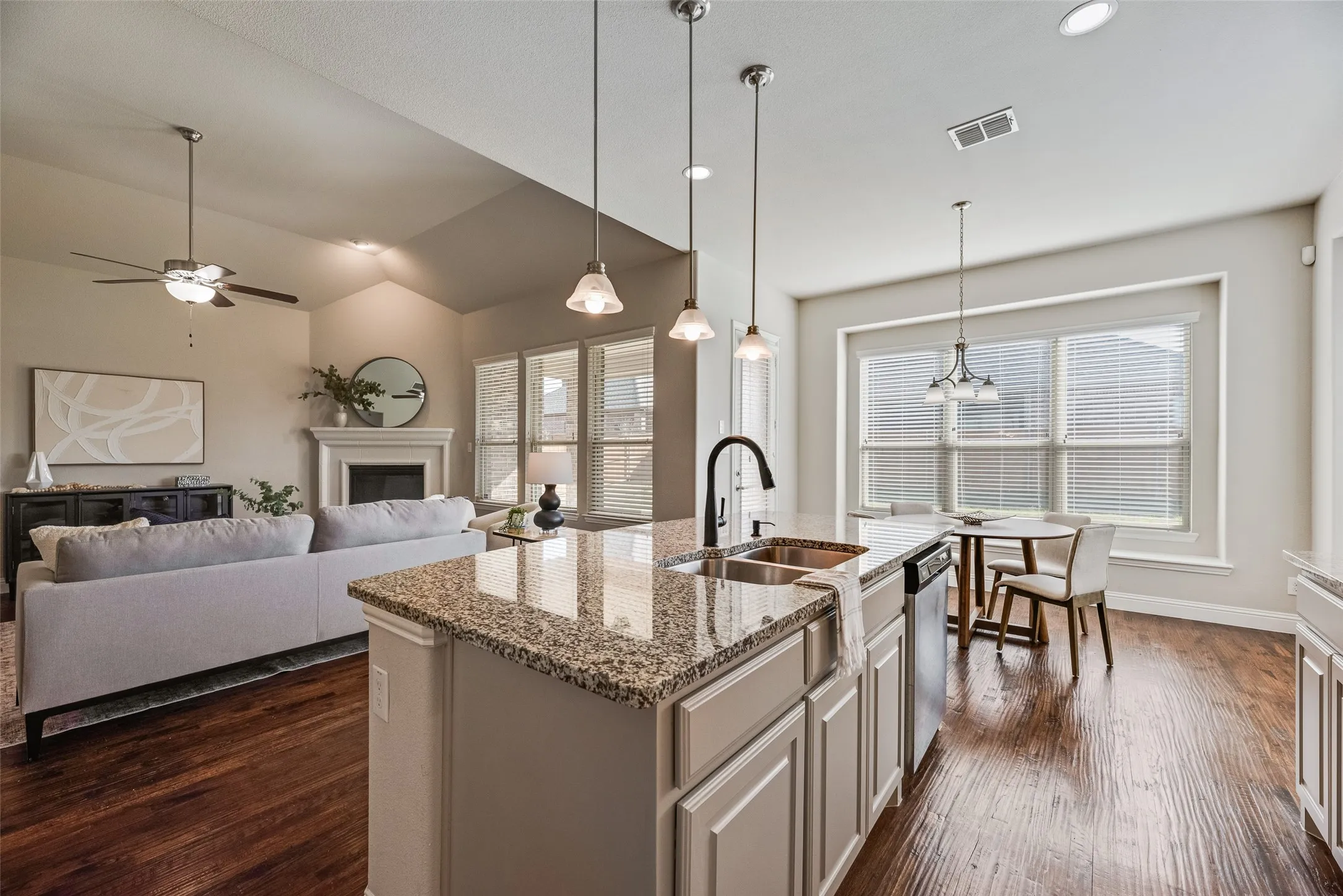Single Family Residence For Sale in Collin County , 2407 Maston Drive, Anna, Texas 75409, 3 Bedroom, 2 Bathroom, 2 Garage spaces, 2,473 Sqft, built in 2017, mls#21356152, Real Estate Agent in Anna, Homes For Sale in Collin county, Homes For Sale in Anna, Realtor in Anna Texas, Real Estate Brokerage Independent Realty Texas, Luminita Cordes Realtor