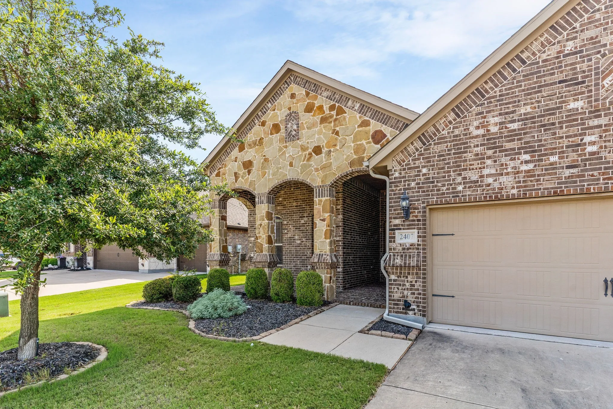 Single Family Residence For Sale in Collin County , 2407 Maston Drive, Anna, Texas 75409, 3 Bedroom, 2 Bathroom, 2 Garage spaces, 2,473 Sqft, built in 2017, mls#21356152, Real Estate Agent in Anna, Homes For Sale in Collin county, Homes For Sale in Anna, Realtor in Anna Texas, Real Estate Brokerage Independent Realty Texas, Luminita Cordes Realtor