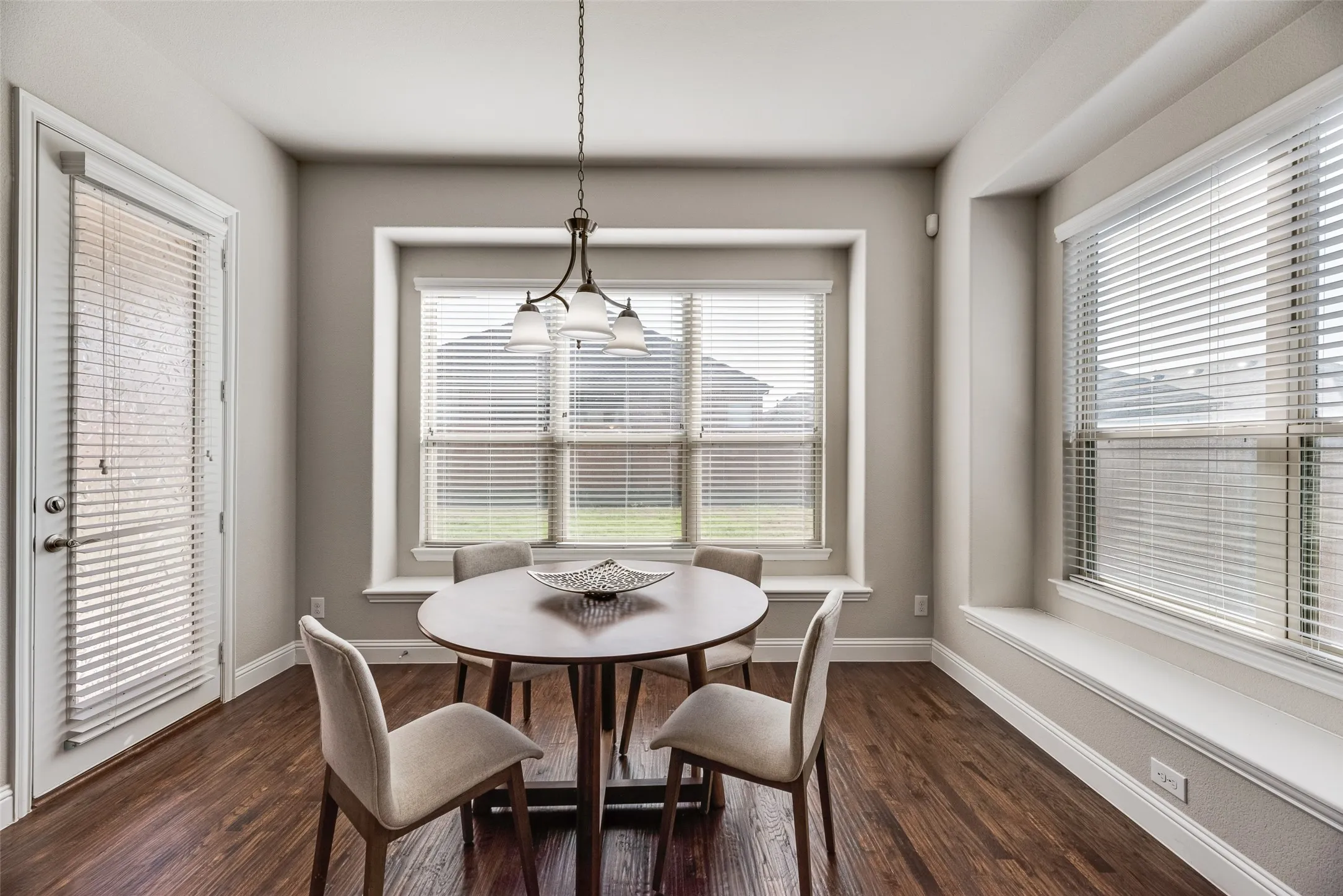 Single Family Residence For Sale in Collin County , 2407 Maston Drive, Anna, Texas 75409, 3 Bedroom, 2 Bathroom, 2 Garage spaces, 2,473 Sqft, built in 2017, mls#21356152, Real Estate Agent in Anna, Homes For Sale in Collin county, Homes For Sale in Anna, Realtor in Anna Texas, Real Estate Brokerage Independent Realty Texas, Luminita Cordes Realtor