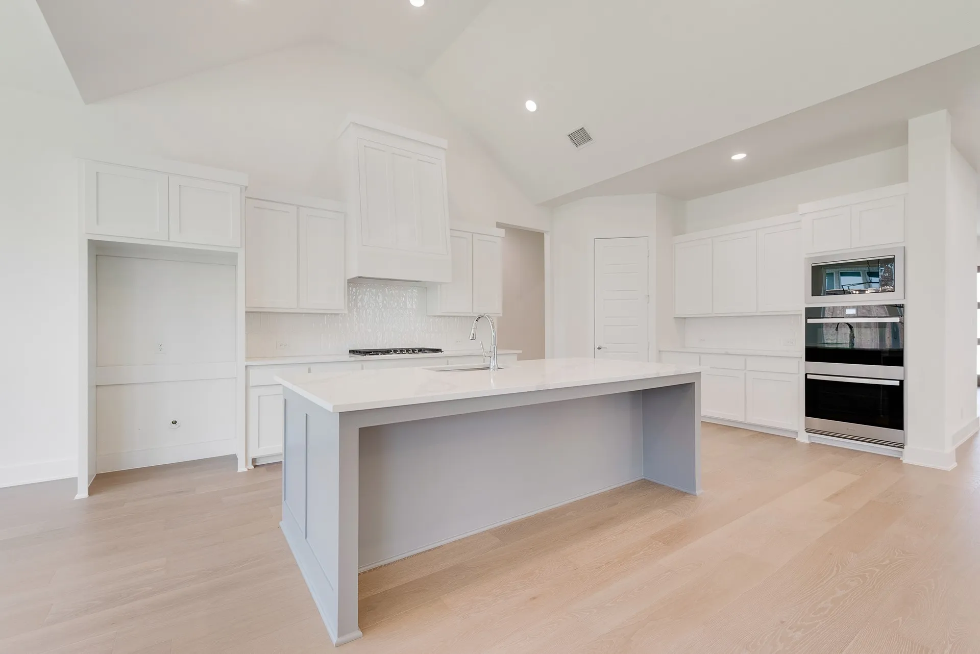 Single Family Residence For Sale in Rockwall County , 830 Montrose Drive, Rockwall, Texas 75087, 5 Bedroom, 4 Bathroom, 3 Garage spaces, 3,454 Sqft, built in 2025, mls#21356321, Real Estate Agent in Rockwall, Homes For Sale in Rockwall county, Homes For Sale in Rockwall, Realtor in Rockwall Texas, Real Estate Brokerage Independent Realty Texas, Luminita Cordes Realtor