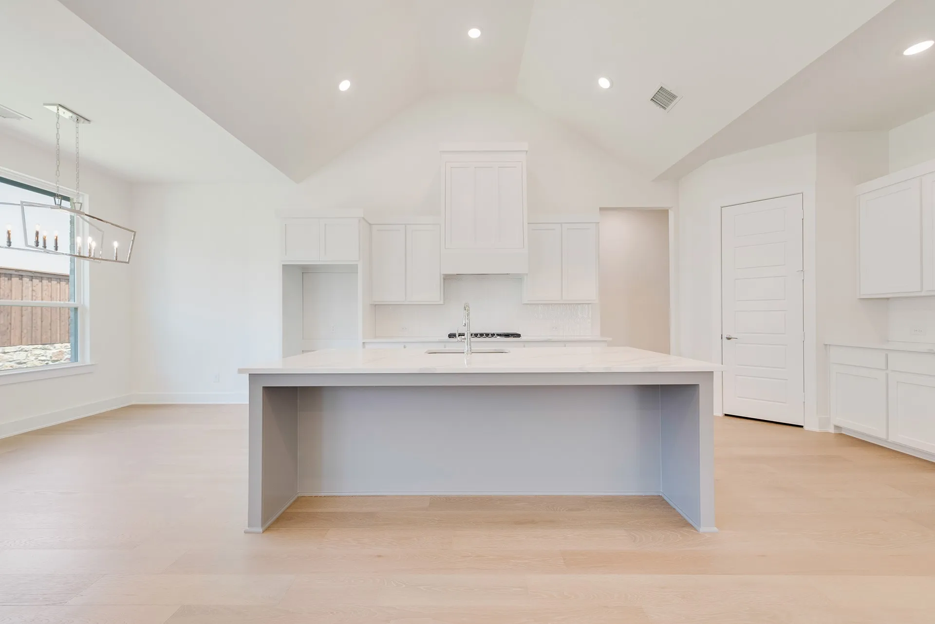 Single Family Residence For Sale in Rockwall County , 830 Montrose Drive, Rockwall, Texas 75087, 5 Bedroom, 4 Bathroom, 3 Garage spaces, 3,454 Sqft, built in 2025, mls#21356321, Real Estate Agent in Rockwall, Homes For Sale in Rockwall county, Homes For Sale in Rockwall, Realtor in Rockwall Texas, Real Estate Brokerage Independent Realty Texas, Luminita Cordes Realtor