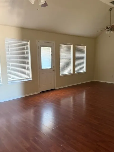 Single Family Residence For Rent in Hood County , 1511 Sunflower Lane, Granbury, Texas 76048, 3 Bedroom, 2 Bathroom, 2 Garage spaces, 1,343 Sqft, built in 1996, mls#21356322, Real Estate Agent in Granbury, Homes For Rent in Hood county, Homes For Rent in Granbury, Realtor in Granbury Texas, Real Estate Brokerage Independent Realty Texas, Luminita Cordes Realtor