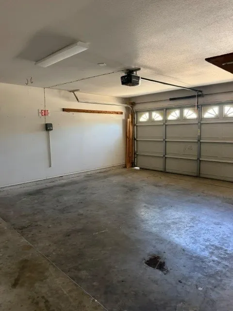 Single Family Residence For Rent in Hood County , 1511 Sunflower Lane, Granbury, Texas 76048, 3 Bedroom, 2 Bathroom, 2 Garage spaces, 1,343 Sqft, built in 1996, mls#21356322, Real Estate Agent in Granbury, Homes For Rent in Hood county, Homes For Rent in Granbury, Realtor in Granbury Texas, Real Estate Brokerage Independent Realty Texas, Luminita Cordes Realtor