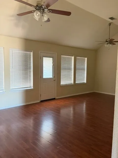 Single Family Residence For Rent in Hood County , 1511 Sunflower Lane, Granbury, Texas 76048, 3 Bedroom, 2 Bathroom, 2 Garage spaces, 1,343 Sqft, built in 1996, mls#21356322, Real Estate Agent in Granbury, Homes For Rent in Hood county, Homes For Rent in Granbury, Realtor in Granbury Texas, Real Estate Brokerage Independent Realty Texas, Luminita Cordes Realtor