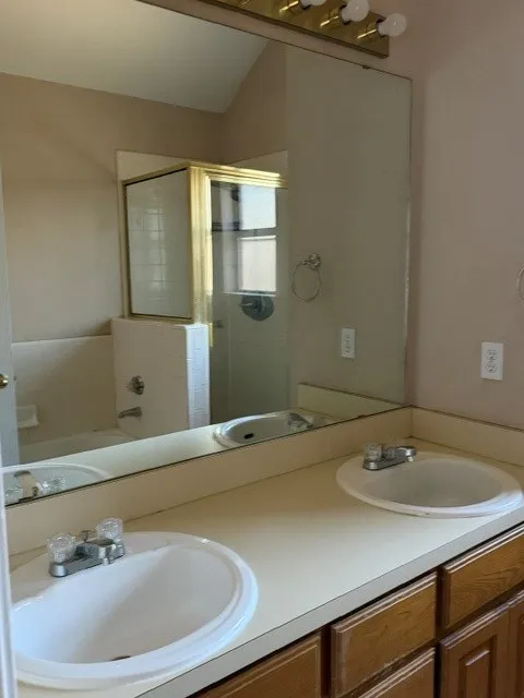 Single Family Residence For Rent in Hood County , 1511 Sunflower Lane, Granbury, Texas 76048, 3 Bedroom, 2 Bathroom, 2 Garage spaces, 1,343 Sqft, built in 1996, mls#21356322, Real Estate Agent in Granbury, Homes For Rent in Hood county, Homes For Rent in Granbury, Realtor in Granbury Texas, Real Estate Brokerage Independent Realty Texas, Luminita Cordes Realtor