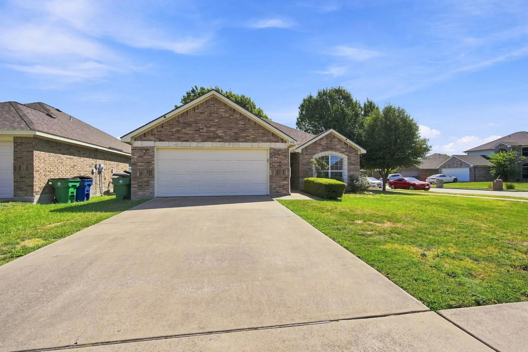 Single Family Residence For Sale in Ellis County , 302 Creekside Way, Waxahachie, Texas 75165, 4 Bedroom, 2 Bathroom, 2 Garage spaces, 1,735 Sqft, built in 2005, mls#21354635, Real Estate Agent in Waxahachie, Homes For Sale in Ellis county, Homes For Sale in Waxahachie, Realtor in Waxahachie Texas, Real Estate Brokerage Independent Realty Texas, Luminita Cordes Realtor