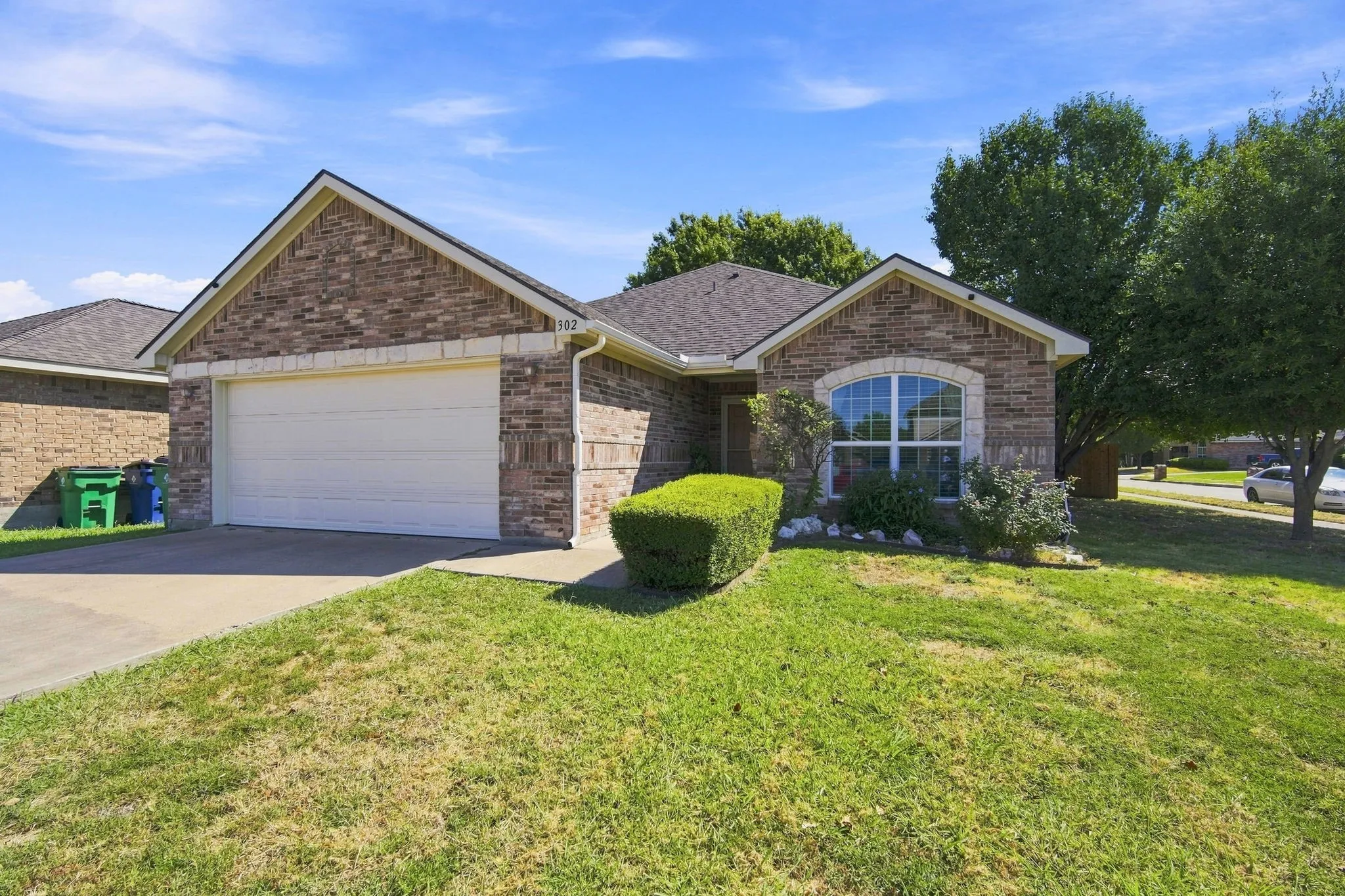 Single Family Residence For Sale in Ellis County , 302 Creekside Way, Waxahachie, Texas 75165, 4 Bedroom, 2 Bathroom, 2 Garage spaces, 1,735 Sqft, built in 2005, mls#21354635, Real Estate Agent in Waxahachie, Homes For Sale in Ellis county, Homes For Sale in Waxahachie, Realtor in Waxahachie Texas, Real Estate Brokerage Independent Realty Texas, Luminita Cordes Realtor