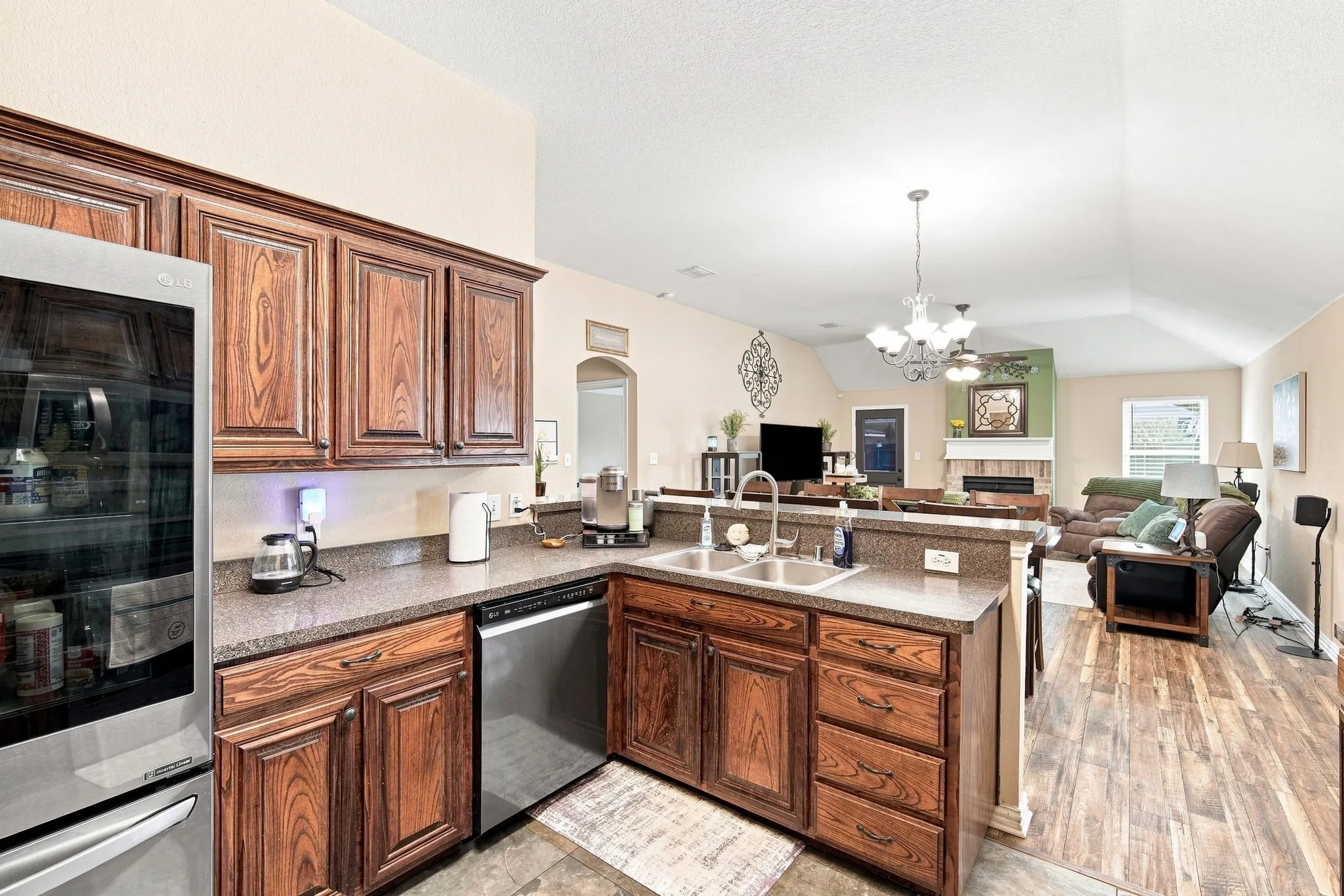 Single Family Residence For Sale in Ellis County , 302 Creekside Way, Waxahachie, Texas 75165, 4 Bedroom, 2 Bathroom, 2 Garage spaces, 1,735 Sqft, built in 2005, mls#21354635, Real Estate Agent in Waxahachie, Homes For Sale in Ellis county, Homes For Sale in Waxahachie, Realtor in Waxahachie Texas, Real Estate Brokerage Independent Realty Texas, Luminita Cordes Realtor