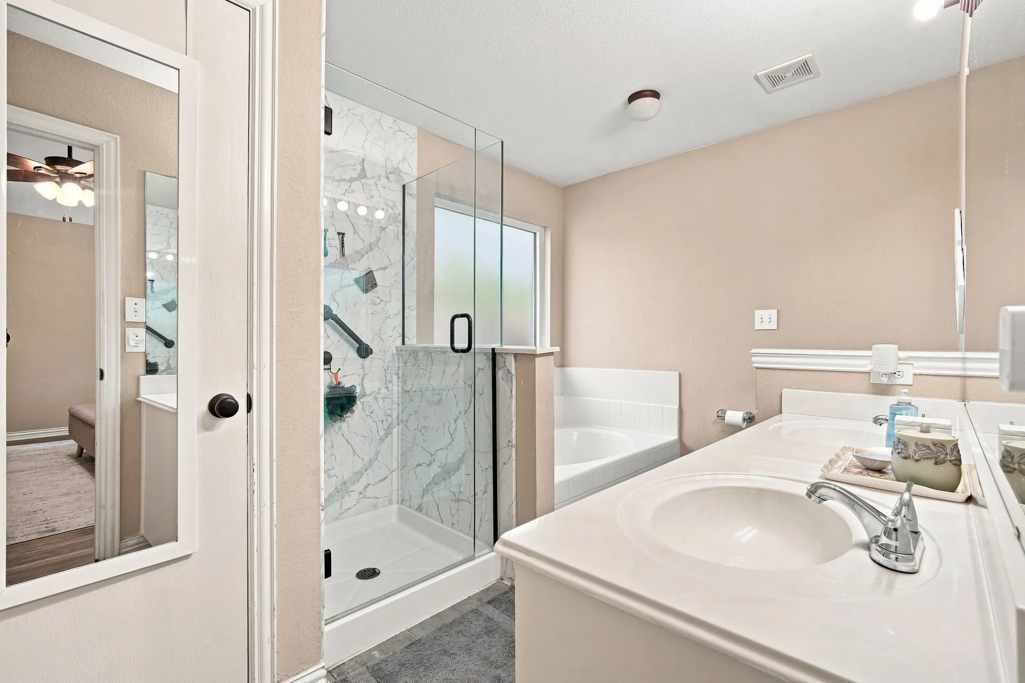 Single Family Residence For Sale in Ellis County , 302 Creekside Way, Waxahachie, Texas 75165, 4 Bedroom, 2 Bathroom, 2 Garage spaces, 1,735 Sqft, built in 2005, mls#21354635, Real Estate Agent in Waxahachie, Homes For Sale in Ellis county, Homes For Sale in Waxahachie, Realtor in Waxahachie Texas, Real Estate Brokerage Independent Realty Texas, Luminita Cordes Realtor