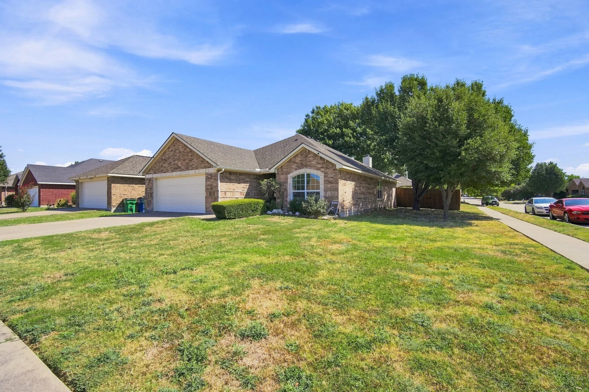 Single Family Residence For Sale in Ellis County , 302 Creekside Way, Waxahachie, Texas 75165, 4 Bedroom, 2 Bathroom, 2 Garage spaces, 1,735 Sqft, built in 2005, mls#21354635, Real Estate Agent in Waxahachie, Homes For Sale in Ellis county, Homes For Sale in Waxahachie, Realtor in Waxahachie Texas, Real Estate Brokerage Independent Realty Texas, Luminita Cordes Realtor