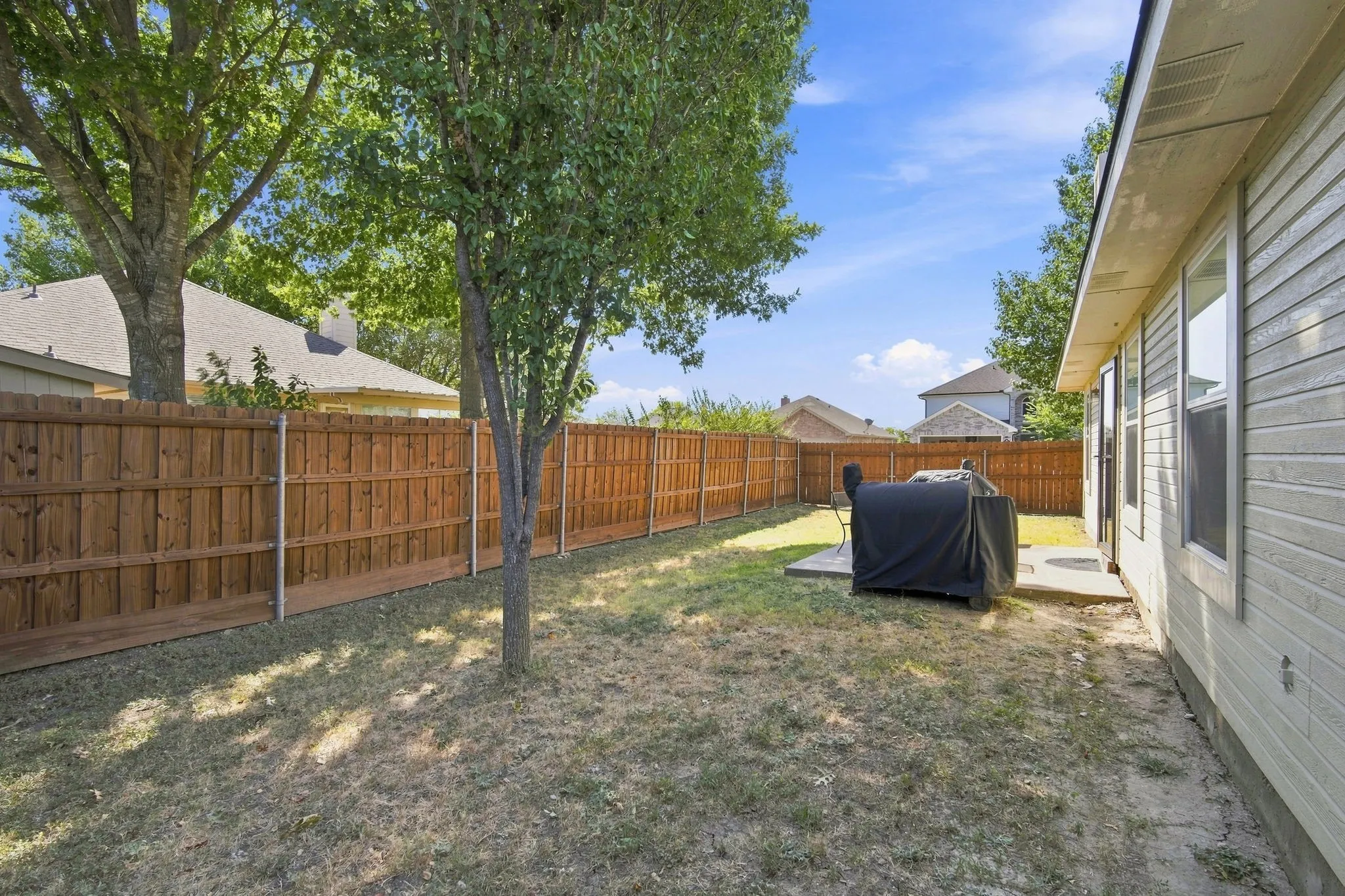 Single Family Residence For Sale in Ellis County , 302 Creekside Way, Waxahachie, Texas 75165, 4 Bedroom, 2 Bathroom, 2 Garage spaces, 1,735 Sqft, built in 2005, mls#21354635, Real Estate Agent in Waxahachie, Homes For Sale in Ellis county, Homes For Sale in Waxahachie, Realtor in Waxahachie Texas, Real Estate Brokerage Independent Realty Texas, Luminita Cordes Realtor