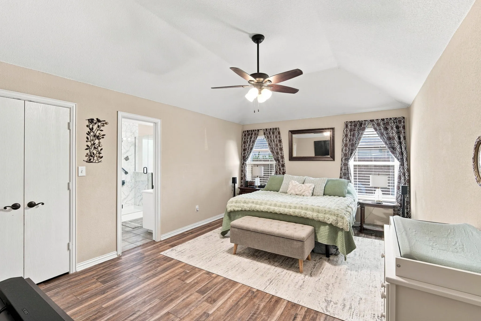 Single Family Residence For Sale in Ellis County , 302 Creekside Way, Waxahachie, Texas 75165, 4 Bedroom, 2 Bathroom, 2 Garage spaces, 1,735 Sqft, built in 2005, mls#21354635, Real Estate Agent in Waxahachie, Homes For Sale in Ellis county, Homes For Sale in Waxahachie, Realtor in Waxahachie Texas, Real Estate Brokerage Independent Realty Texas, Luminita Cordes Realtor