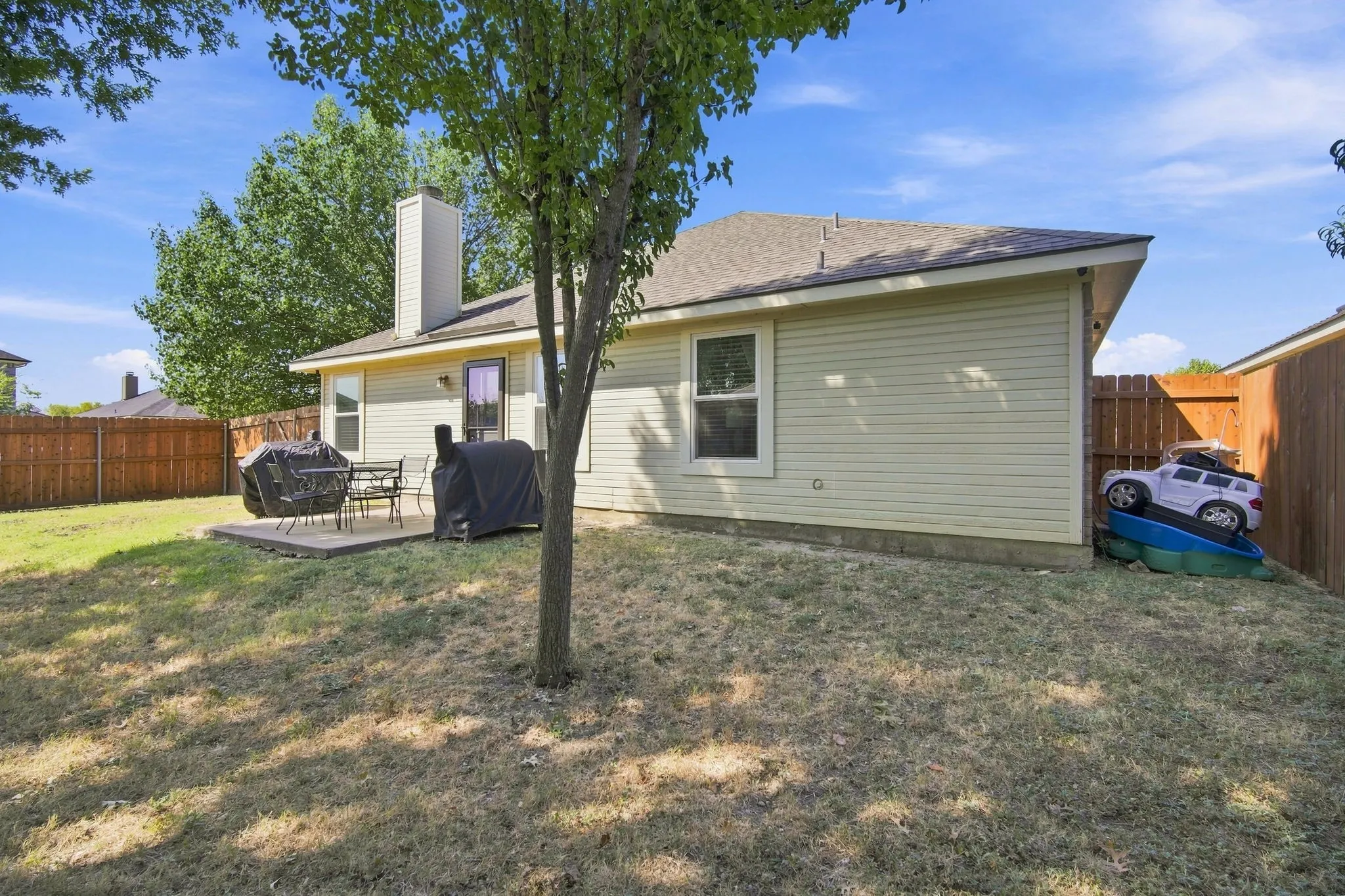 Single Family Residence For Sale in Ellis County , 302 Creekside Way, Waxahachie, Texas 75165, 4 Bedroom, 2 Bathroom, 2 Garage spaces, 1,735 Sqft, built in 2005, mls#21354635, Real Estate Agent in Waxahachie, Homes For Sale in Ellis county, Homes For Sale in Waxahachie, Realtor in Waxahachie Texas, Real Estate Brokerage Independent Realty Texas, Luminita Cordes Realtor