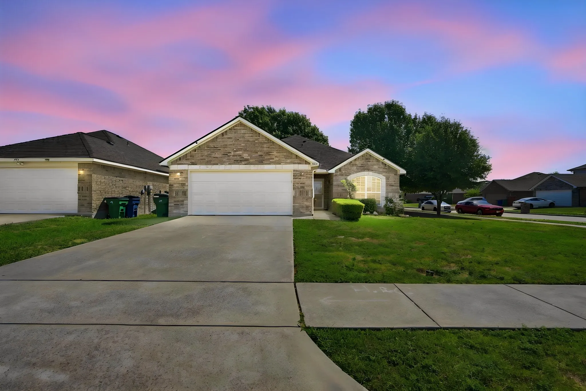 Single Family Residence For Sale in Ellis County , 302 Creekside Way, Waxahachie, Texas 75165, 4 Bedroom, 2 Bathroom, 2 Garage spaces, 1,735 Sqft, built in 2005, mls#21354635, Real Estate Agent in Waxahachie, Homes For Sale in Ellis county, Homes For Sale in Waxahachie, Realtor in Waxahachie Texas, Real Estate Brokerage Independent Realty Texas, Luminita Cordes Realtor