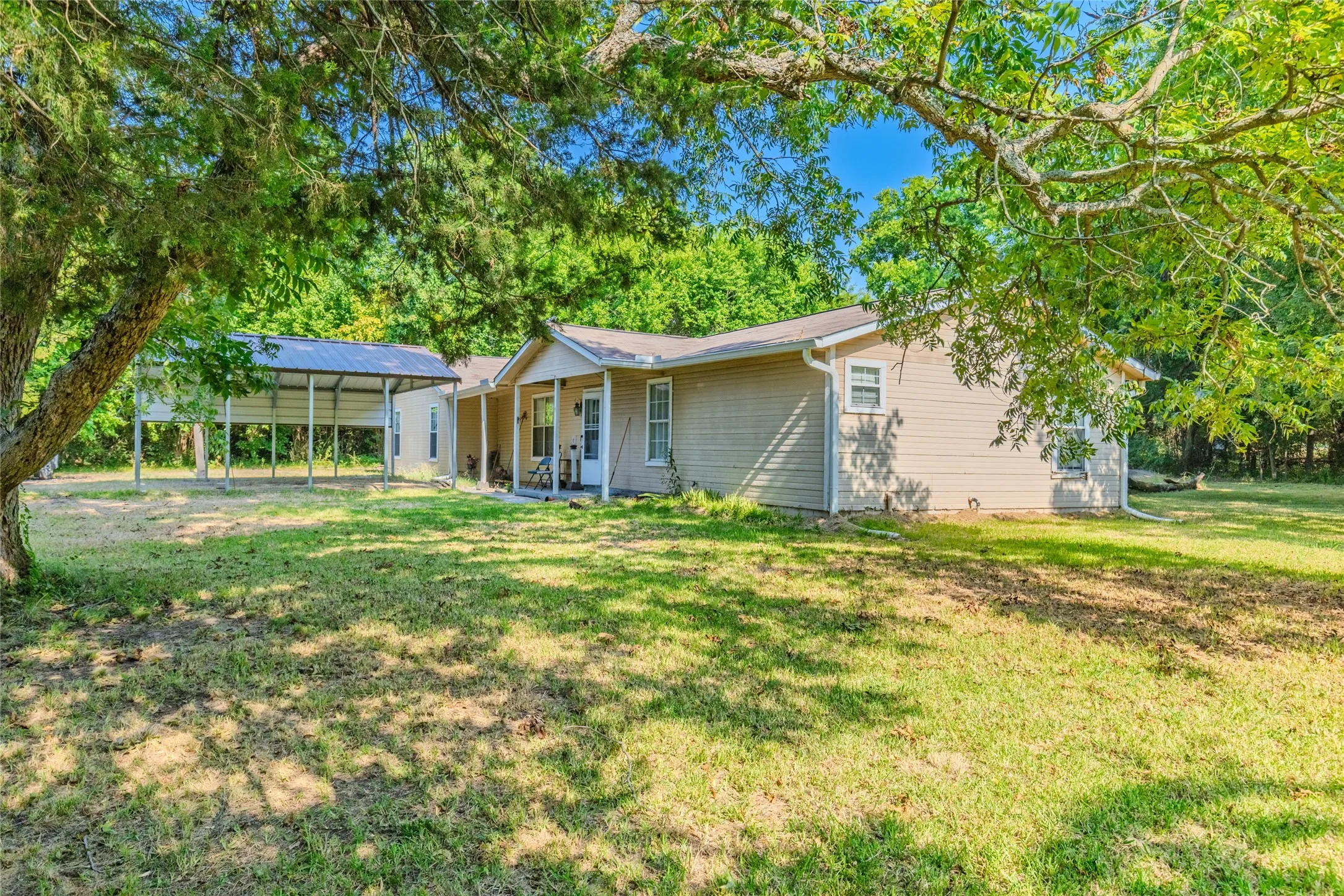 Single Family Residence For Sale in Hunt County , 4666 Fm 1569, Farmersville, Texas 75442, 6 Bedroom, 3 Bathroom, 2 Garage spaces, 1,854 Sqft, built in 1992, mls#21356331, Real Estate Agent in Farmersville, Homes For Sale in Hunt county, Homes For Sale in Farmersville, Realtor in Farmersville Texas, Real Estate Brokerage Independent Realty Texas, Luminita Cordes Realtor