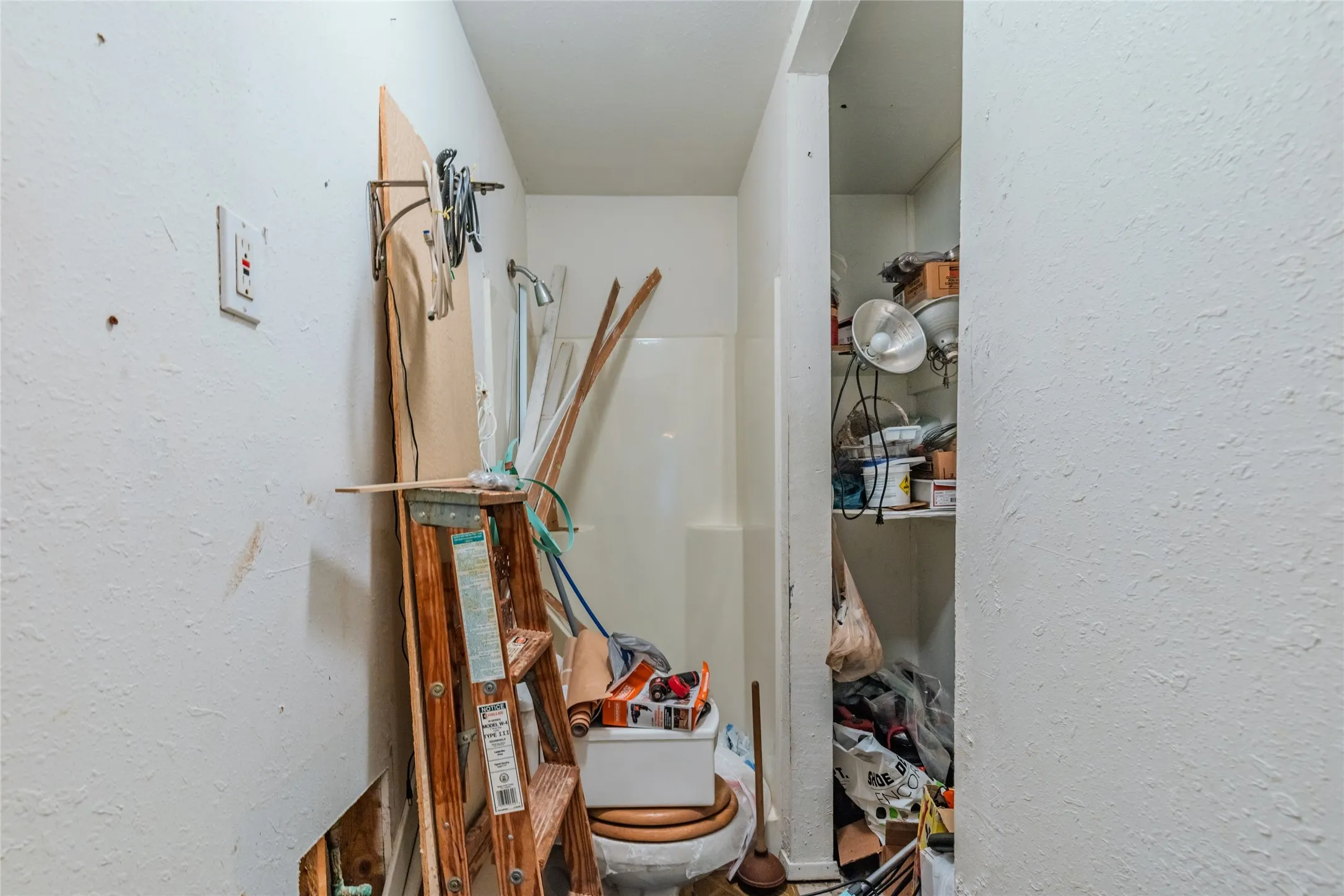 Single Family Residence For Sale in Hunt County , 4666 Fm 1569, Farmersville, Texas 75442, 6 Bedroom, 3 Bathroom, 2 Garage spaces, 1,854 Sqft, built in 1992, mls#21356331, Real Estate Agent in Farmersville, Homes For Sale in Hunt county, Homes For Sale in Farmersville, Realtor in Farmersville Texas, Real Estate Brokerage Independent Realty Texas, Luminita Cordes Realtor