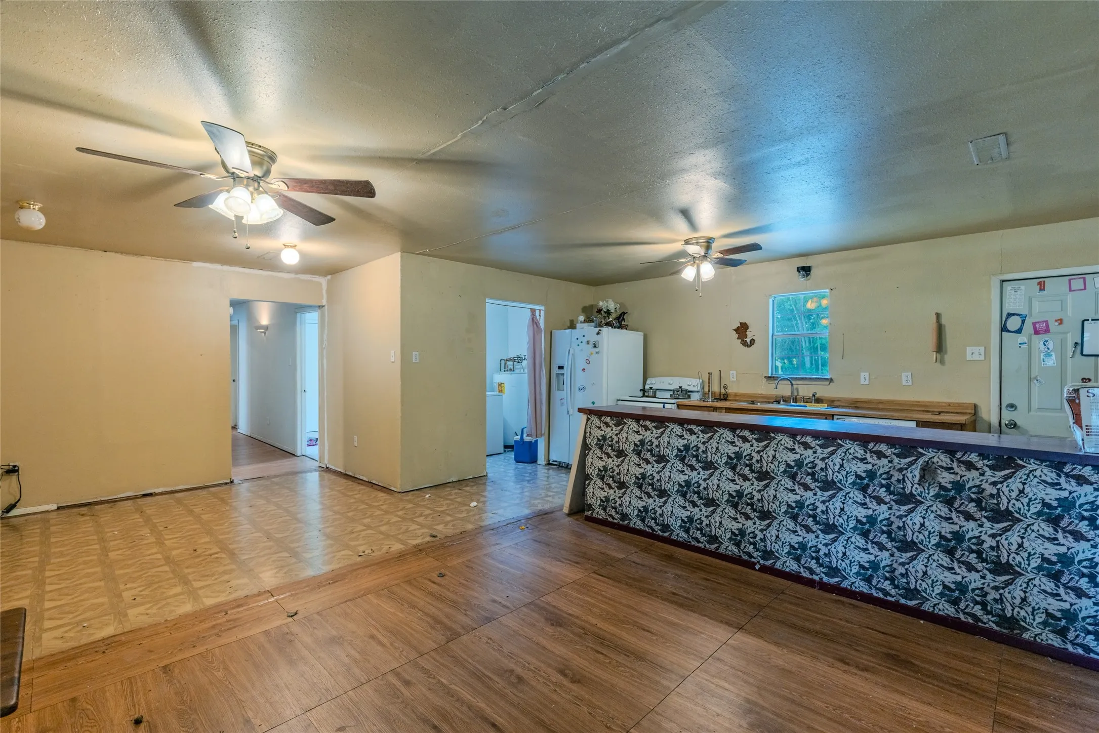 Single Family Residence For Sale in Hunt County , 4666 Fm 1569, Farmersville, Texas 75442, 6 Bedroom, 3 Bathroom, 2 Garage spaces, 1,854 Sqft, built in 1992, mls#21356331, Real Estate Agent in Farmersville, Homes For Sale in Hunt county, Homes For Sale in Farmersville, Realtor in Farmersville Texas, Real Estate Brokerage Independent Realty Texas, Luminita Cordes Realtor