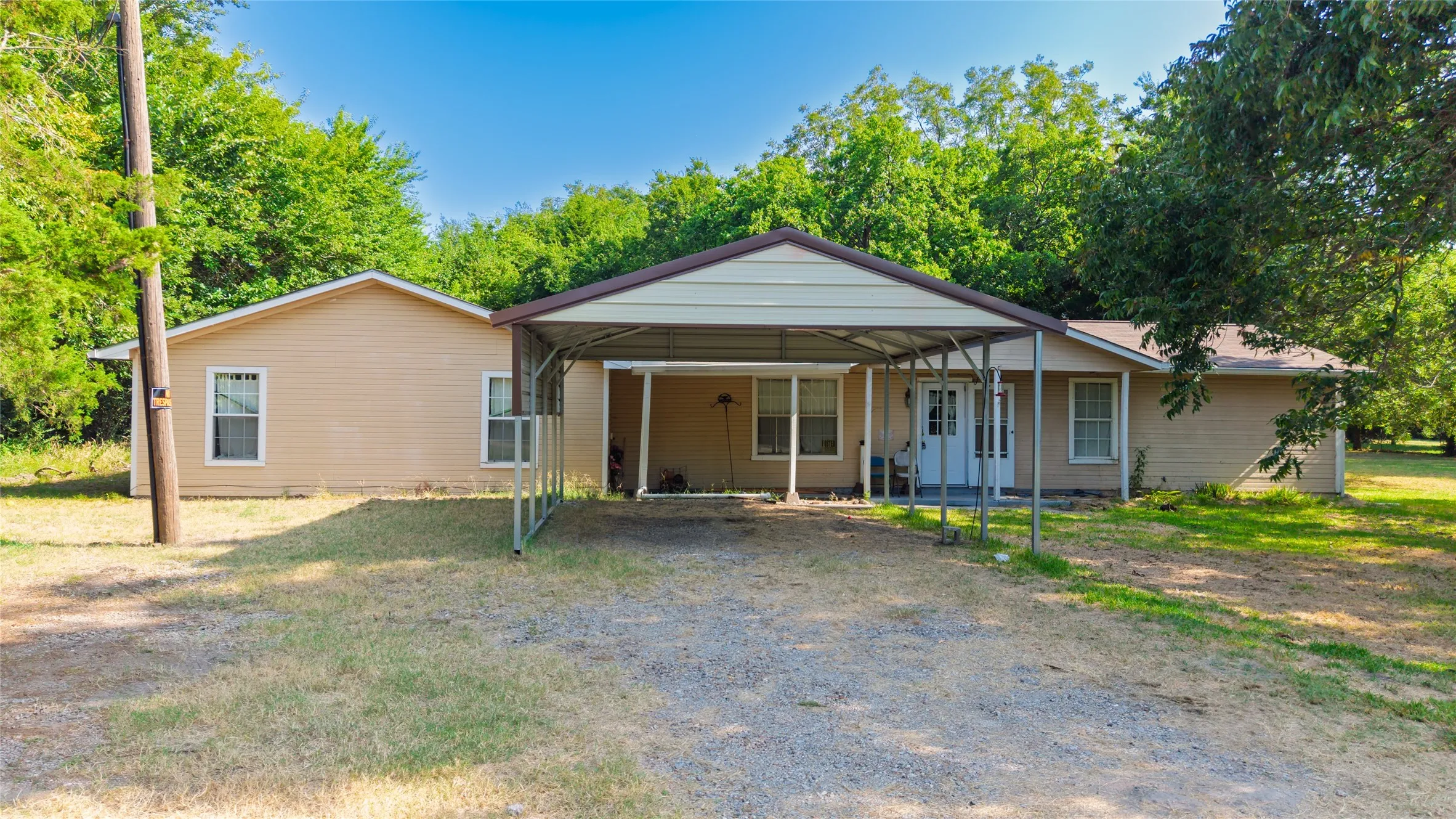 Single Family Residence For Sale in Hunt County , 4666 Fm 1569, Farmersville, Texas 75442, 6 Bedroom, 3 Bathroom, 2 Garage spaces, 1,854 Sqft, built in 1992, mls#21356331, Real Estate Agent in Farmersville, Homes For Sale in Hunt county, Homes For Sale in Farmersville, Realtor in Farmersville Texas, Real Estate Brokerage Independent Realty Texas, Luminita Cordes Realtor
