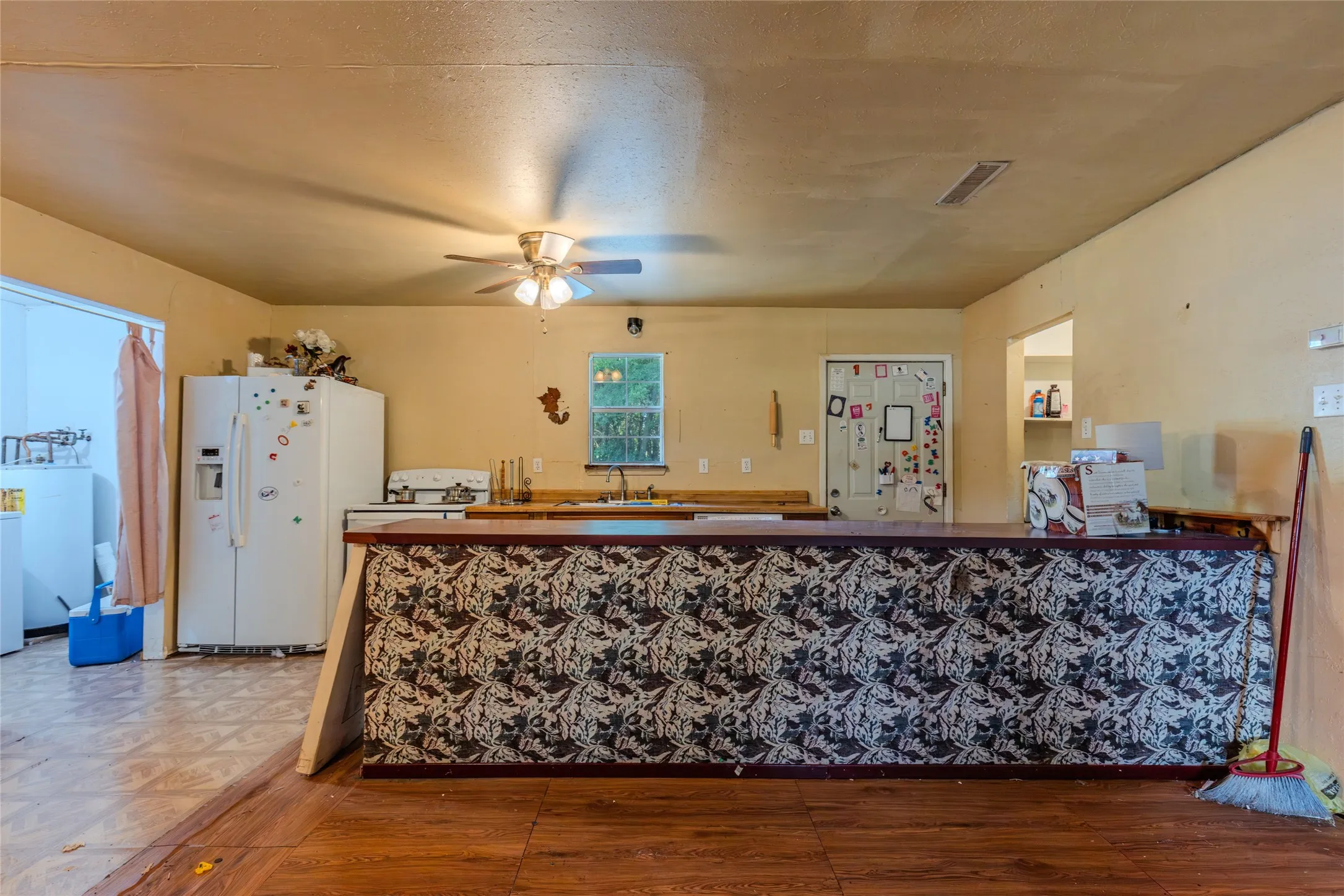 Single Family Residence For Sale in Hunt County , 4666 Fm 1569, Farmersville, Texas 75442, 6 Bedroom, 3 Bathroom, 2 Garage spaces, 1,854 Sqft, built in 1992, mls#21356331, Real Estate Agent in Farmersville, Homes For Sale in Hunt county, Homes For Sale in Farmersville, Realtor in Farmersville Texas, Real Estate Brokerage Independent Realty Texas, Luminita Cordes Realtor