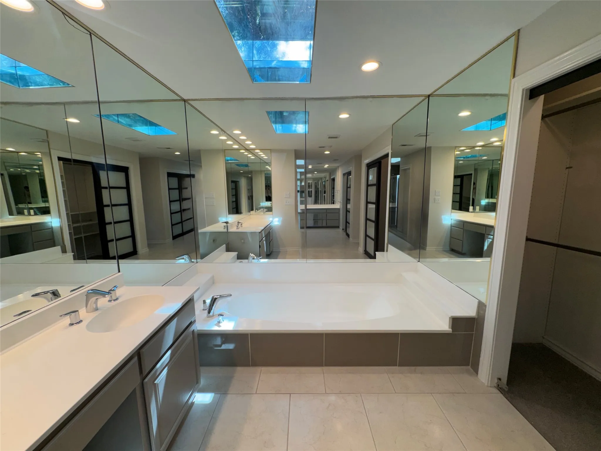 Single Family Residence For Rent in Tarrant County , 2565 Shirley Avenue, Fort Worth, Texas 76109, 4 Bedroom, 3 Bathroom, 2 Garage spaces, 2,696 Sqft, built in 1956, mls#21356339, Real Estate Agent in Fort Worth, Homes For Rent in Tarrant county, Homes For Rent in Fort Worth, Realtor in Fort Worth Texas, Real Estate Brokerage Independent Realty Texas, Luminita Cordes Realtor