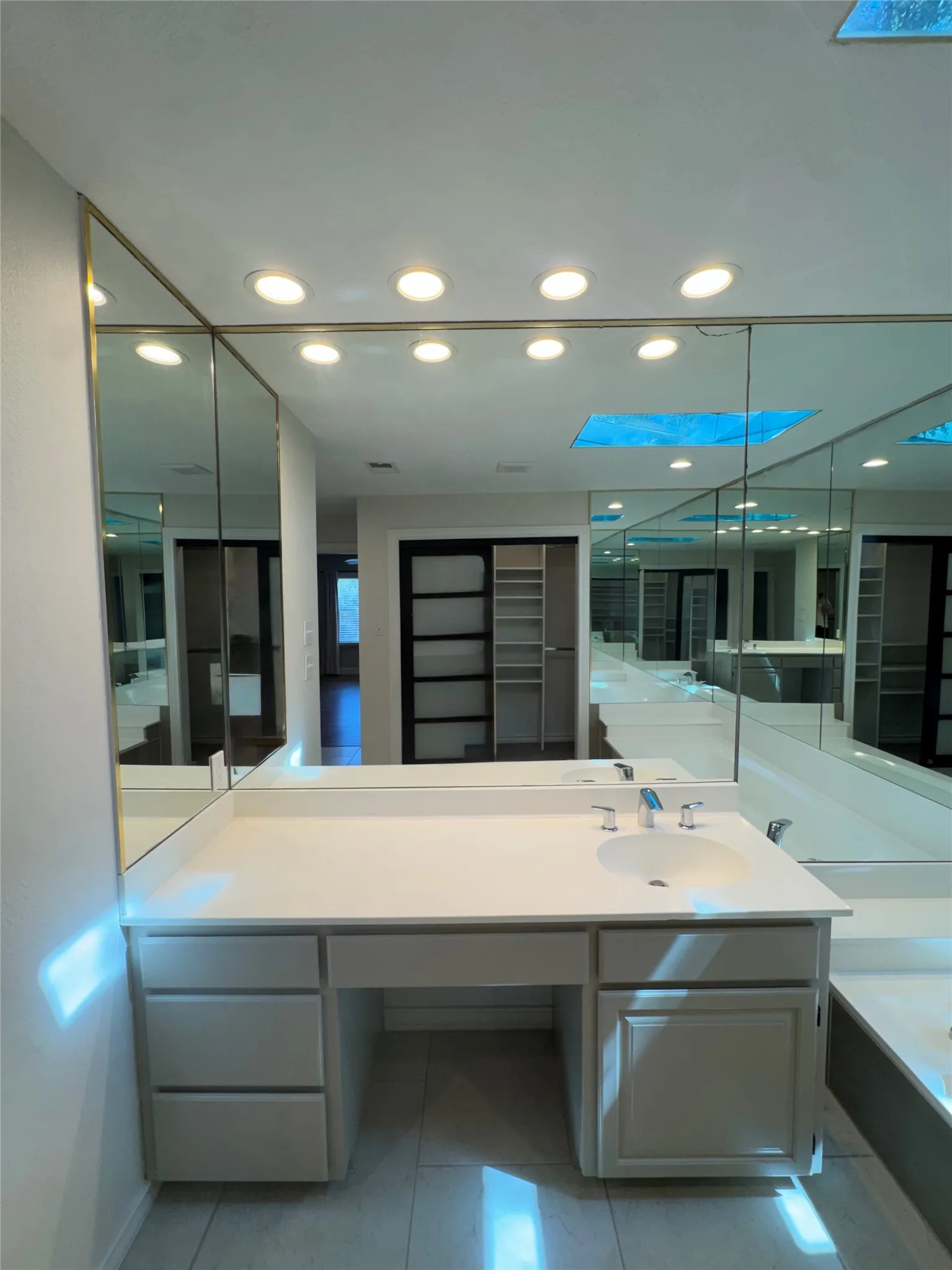 Single Family Residence For Rent in Tarrant County , 2565 Shirley Avenue, Fort Worth, Texas 76109, 4 Bedroom, 3 Bathroom, 2 Garage spaces, 2,696 Sqft, built in 1956, mls#21356339, Real Estate Agent in Fort Worth, Homes For Rent in Tarrant county, Homes For Rent in Fort Worth, Realtor in Fort Worth Texas, Real Estate Brokerage Independent Realty Texas, Luminita Cordes Realtor
