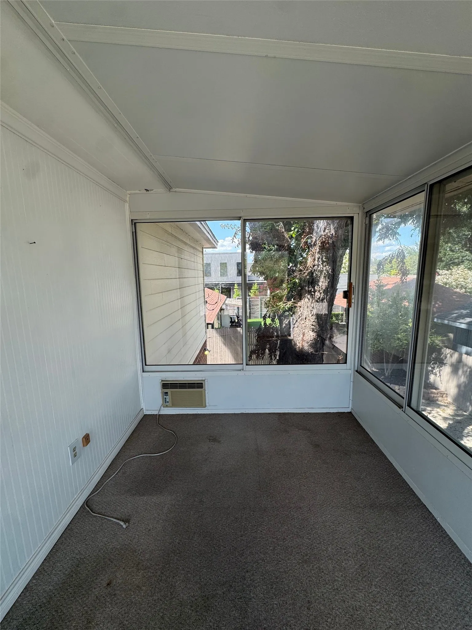 Single Family Residence For Rent in Tarrant County , 2565 Shirley Avenue, Fort Worth, Texas 76109, 4 Bedroom, 3 Bathroom, 2 Garage spaces, 2,696 Sqft, built in 1956, mls#21356339, Real Estate Agent in Fort Worth, Homes For Rent in Tarrant county, Homes For Rent in Fort Worth, Realtor in Fort Worth Texas, Real Estate Brokerage Independent Realty Texas, Luminita Cordes Realtor
