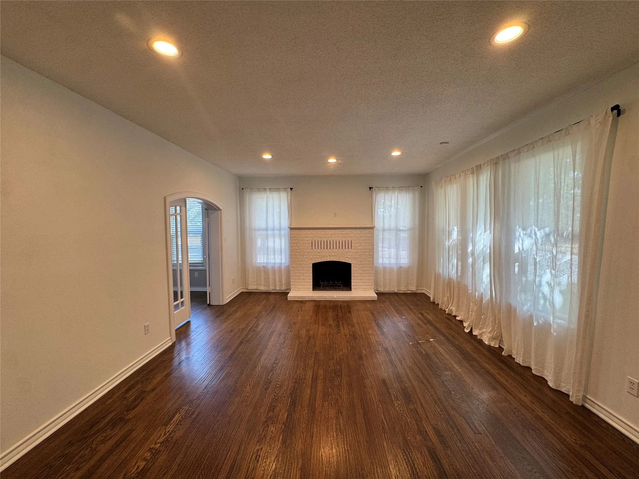Single Family Residence For Rent in Tarrant County , 2565 Shirley Avenue, Fort Worth, Texas 76109, 4 Bedroom, 3 Bathroom, 2 Garage spaces, 2,696 Sqft, built in 1956, mls#21356339, Real Estate Agent in Fort Worth, Homes For Rent in Tarrant county, Homes For Rent in Fort Worth, Realtor in Fort Worth Texas, Real Estate Brokerage Independent Realty Texas, Luminita Cordes Realtor
