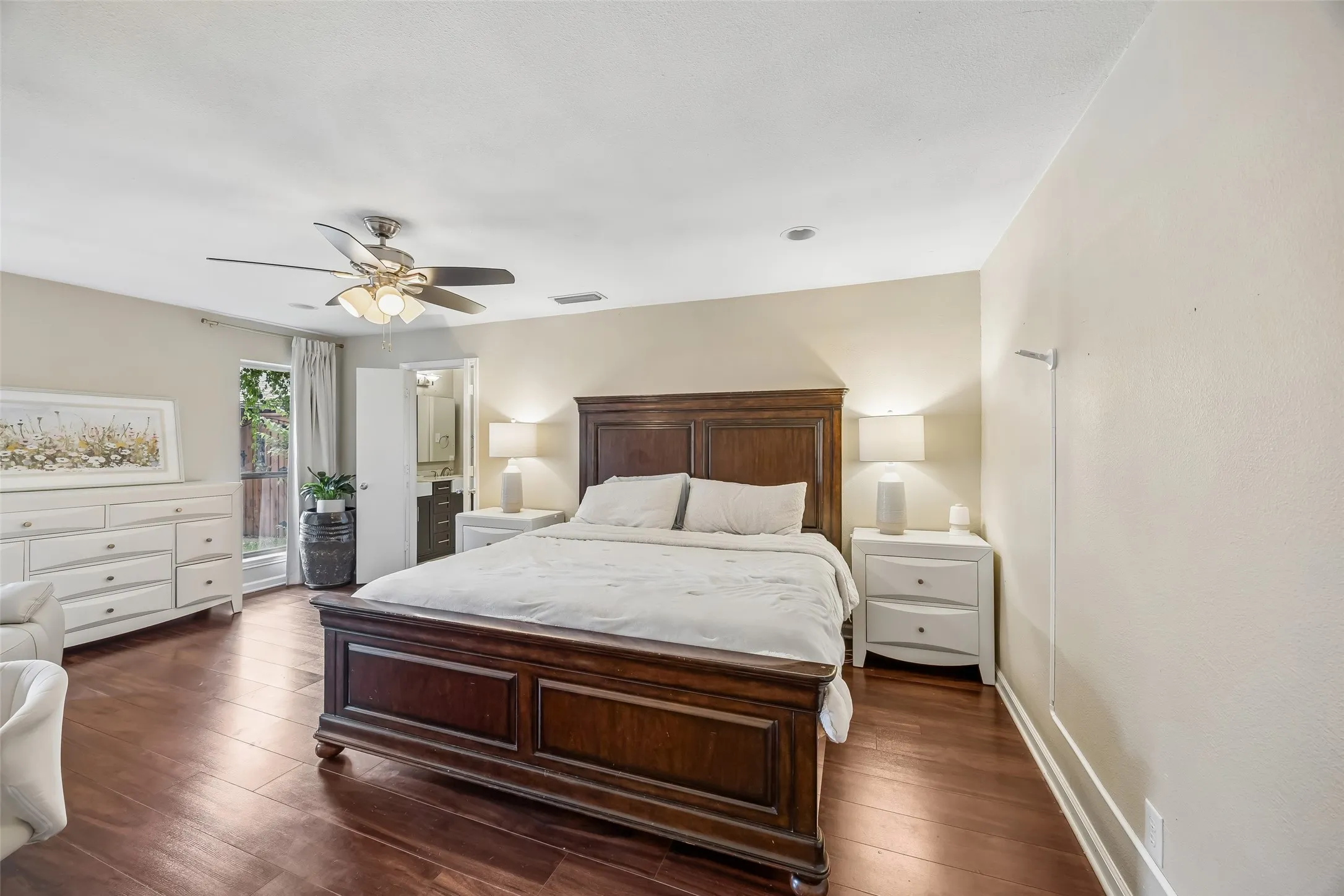 Single Family Residence For Sale in Collin County , 2904 Robin Road, Plano, Texas 75075, 4 Bedroom, 3 Bathroom, 2 Garage spaces, 2,639 Sqft, built in 1973, mls#21355811, Real Estate Agent in Plano, Homes For Sale in Collin county, Homes For Sale in Plano, Realtor in Plano Texas, Real Estate Brokerage Independent Realty Texas, Luminita Cordes Realtor