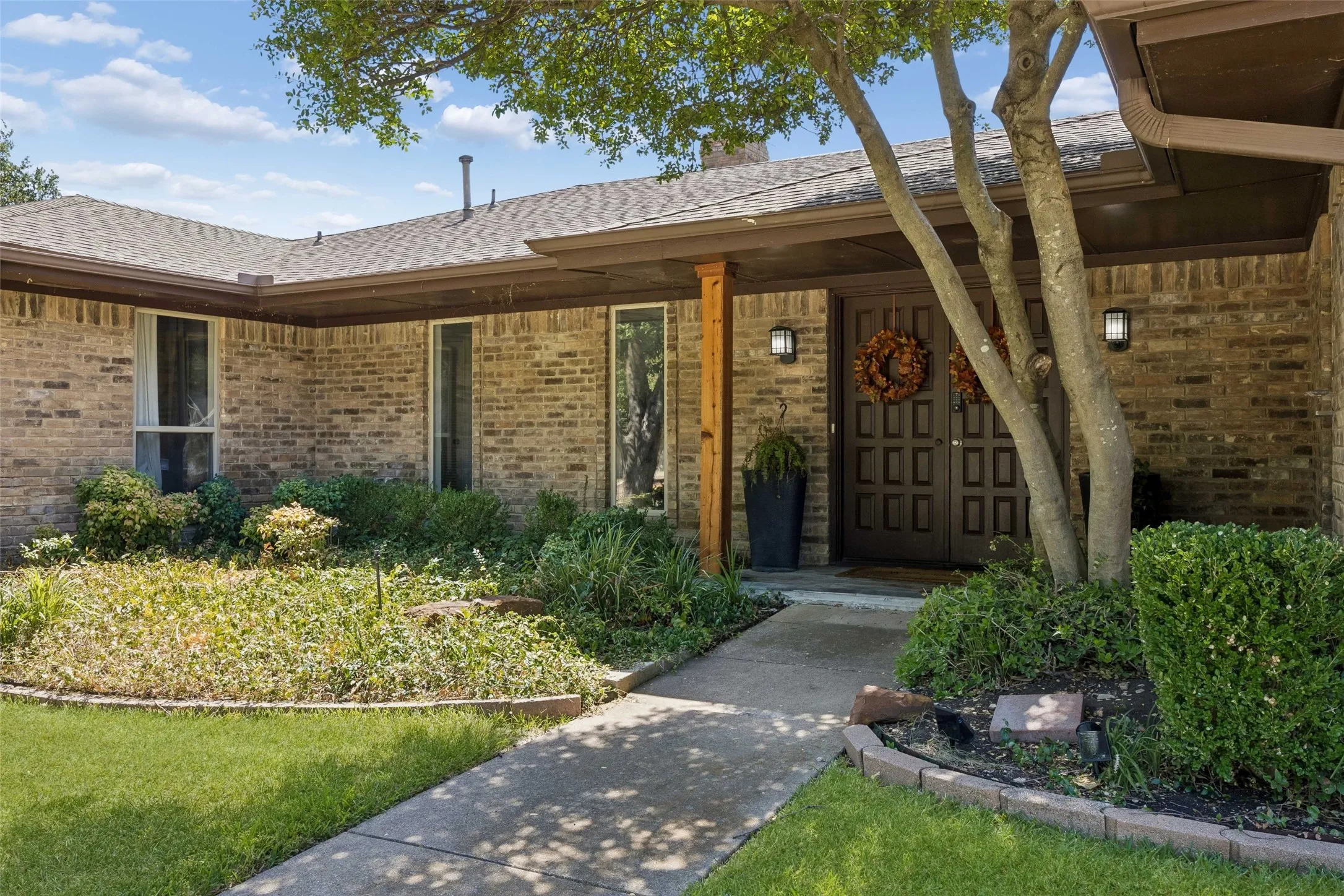 Single Family Residence For Sale in Collin County , 2904 Robin Road, Plano, Texas 75075, 4 Bedroom, 3 Bathroom, 2 Garage spaces, 2,639 Sqft, built in 1973, mls#21355811, Real Estate Agent in Plano, Homes For Sale in Collin county, Homes For Sale in Plano, Realtor in Plano Texas, Real Estate Brokerage Independent Realty Texas, Luminita Cordes Realtor