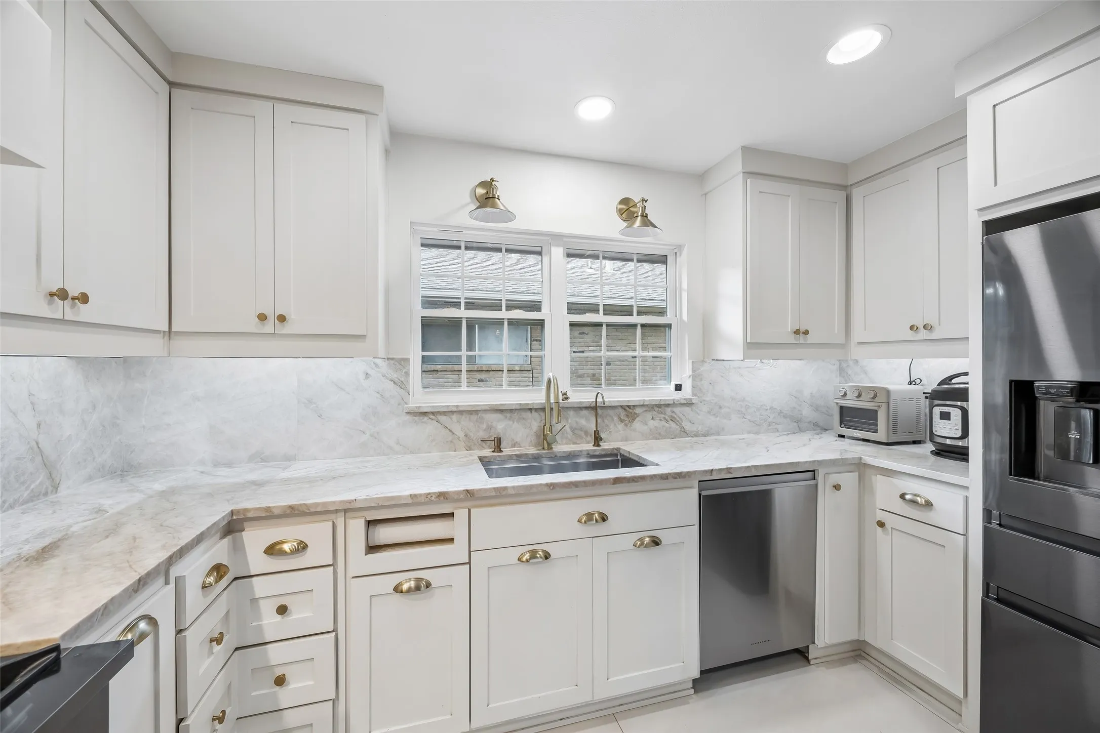 Single Family Residence For Sale in Collin County , 2904 Robin Road, Plano, Texas 75075, 4 Bedroom, 3 Bathroom, 2 Garage spaces, 2,639 Sqft, built in 1973, mls#21355811, Real Estate Agent in Plano, Homes For Sale in Collin county, Homes For Sale in Plano, Realtor in Plano Texas, Real Estate Brokerage Independent Realty Texas, Luminita Cordes Realtor