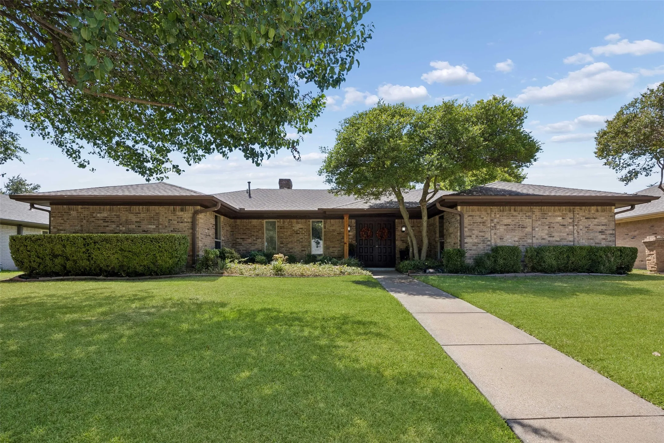 Single Family Residence For Sale in Collin County , 2904 Robin Road, Plano, Texas 75075, 4 Bedroom, 3 Bathroom, 2 Garage spaces, 2,639 Sqft, built in 1973, mls#21355811, Real Estate Agent in Plano, Homes For Sale in Collin county, Homes For Sale in Plano, Realtor in Plano Texas, Real Estate Brokerage Independent Realty Texas, Luminita Cordes Realtor