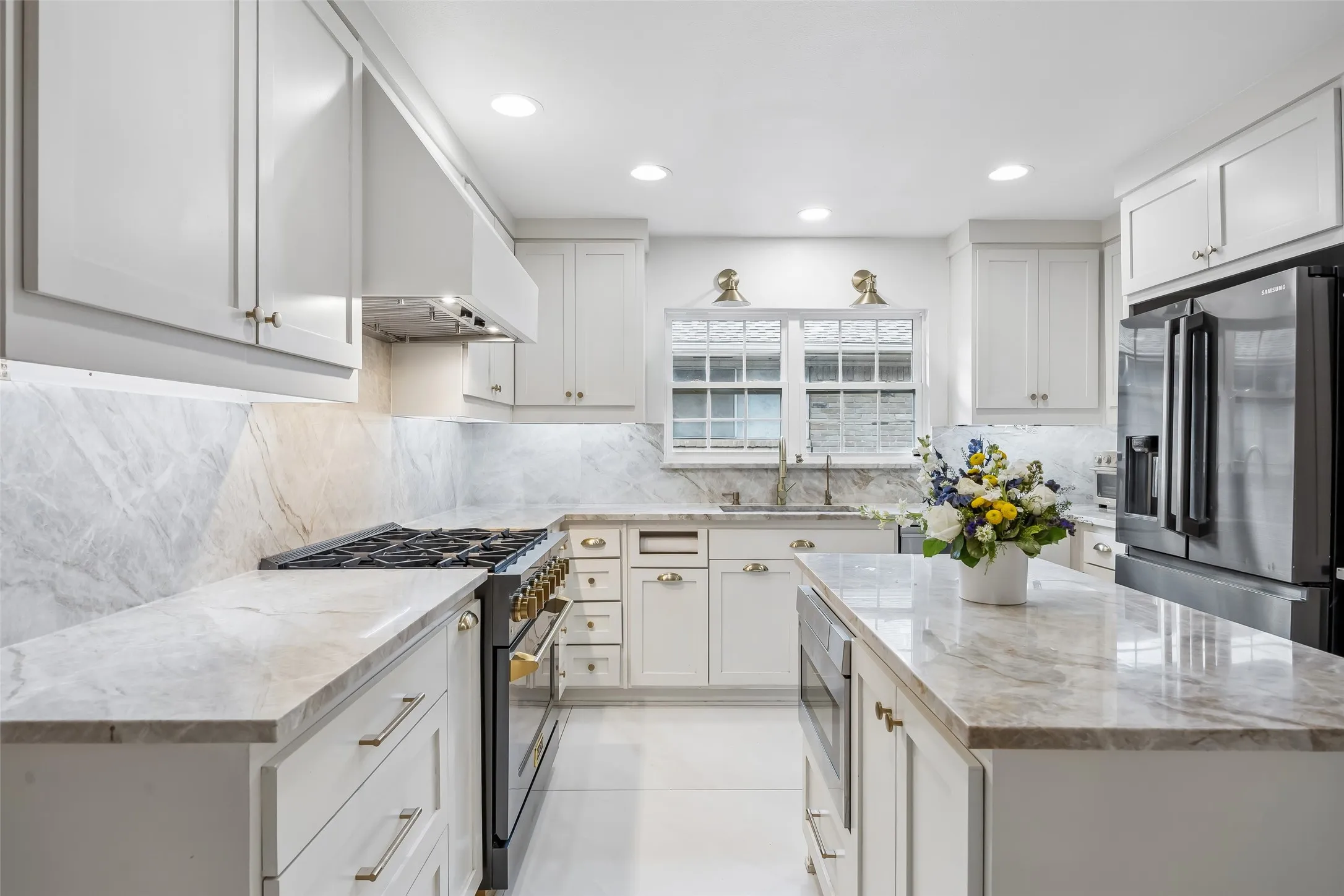 Single Family Residence For Sale in Collin County , 2904 Robin Road, Plano, Texas 75075, 4 Bedroom, 3 Bathroom, 2 Garage spaces, 2,639 Sqft, built in 1973, mls#21355811, Real Estate Agent in Plano, Homes For Sale in Collin county, Homes For Sale in Plano, Realtor in Plano Texas, Real Estate Brokerage Independent Realty Texas, Luminita Cordes Realtor