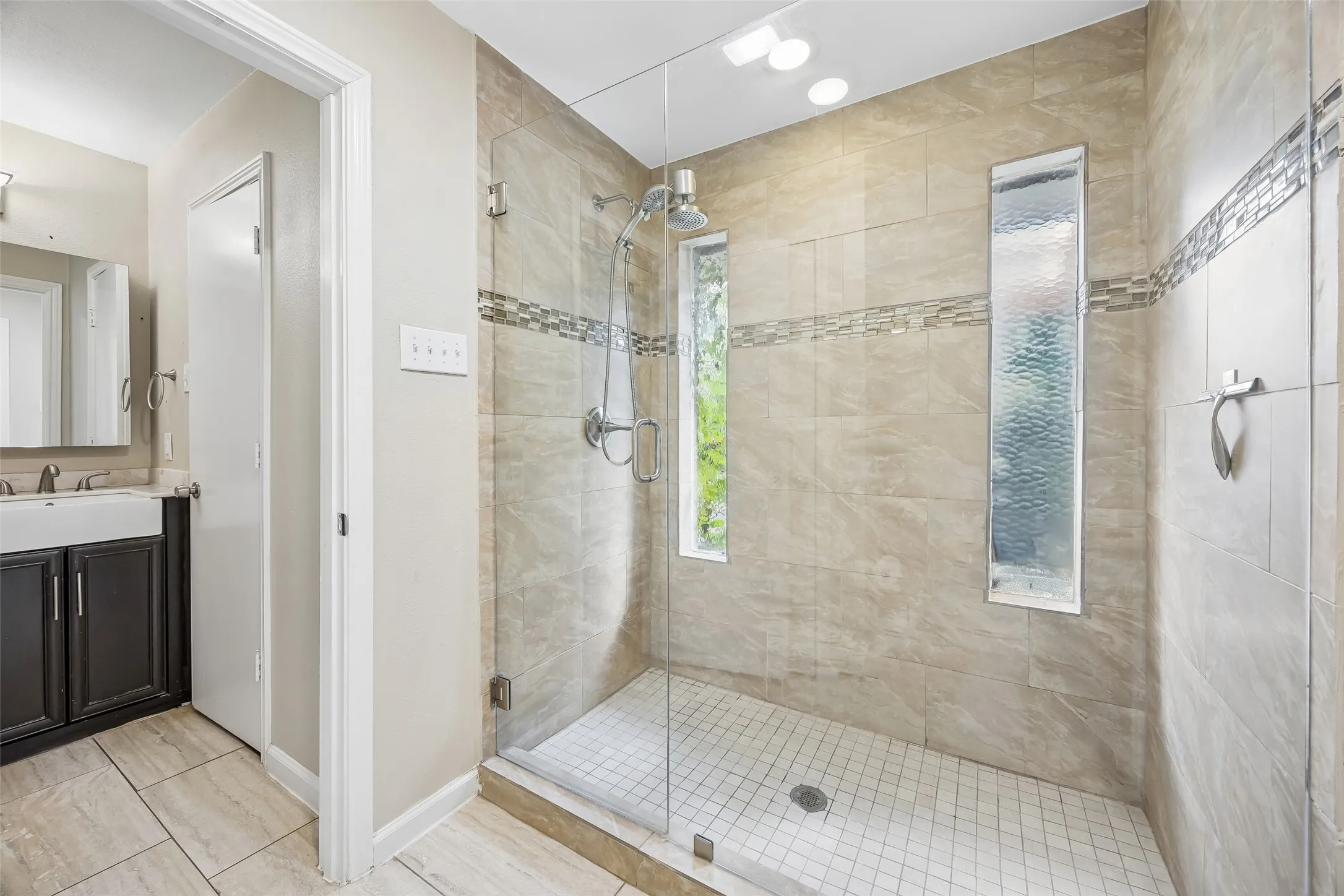 Single Family Residence For Sale in Collin County , 2904 Robin Road, Plano, Texas 75075, 4 Bedroom, 3 Bathroom, 2 Garage spaces, 2,639 Sqft, built in 1973, mls#21355811, Real Estate Agent in Plano, Homes For Sale in Collin county, Homes For Sale in Plano, Realtor in Plano Texas, Real Estate Brokerage Independent Realty Texas, Luminita Cordes Realtor