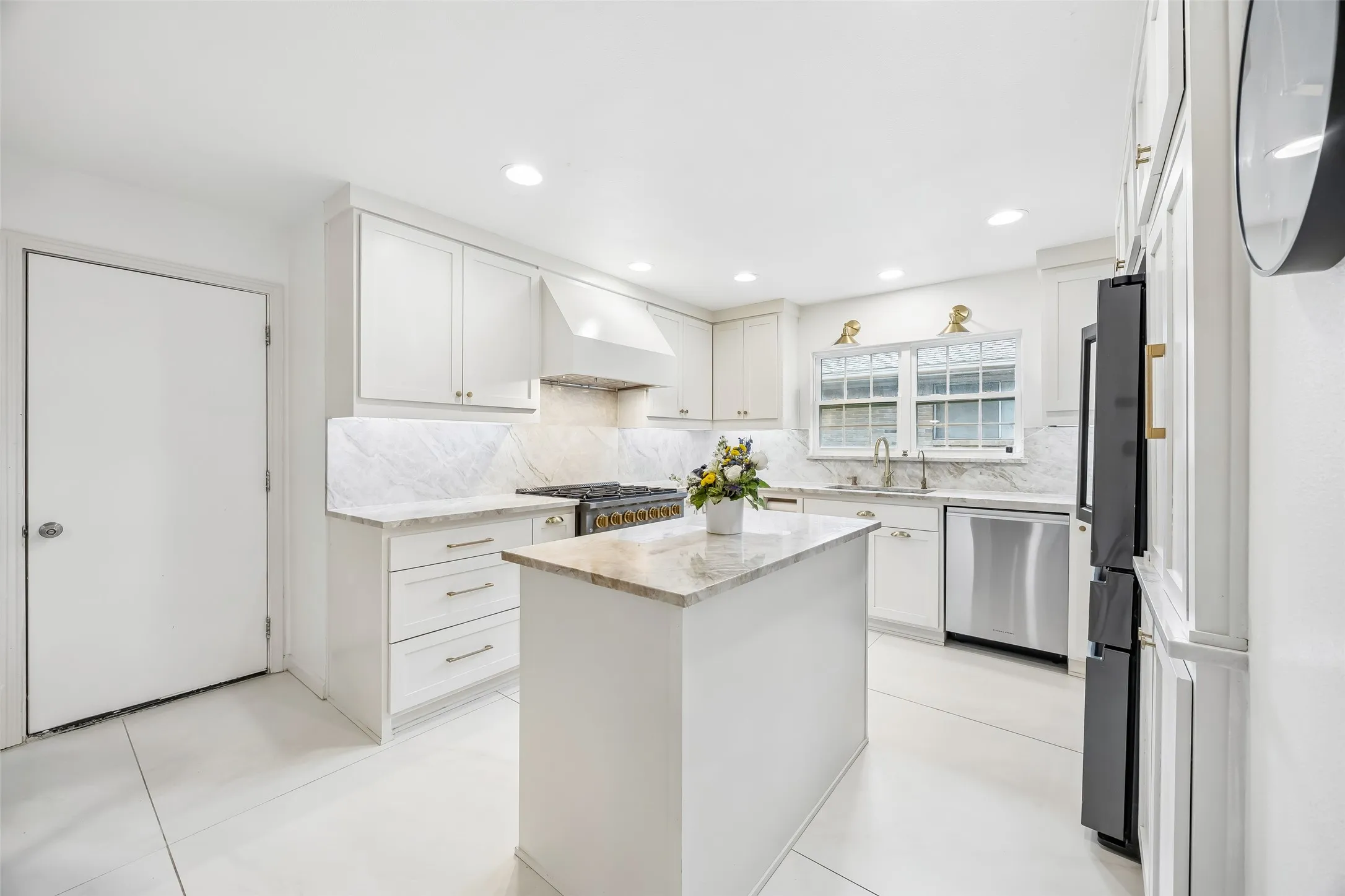 Single Family Residence For Sale in Collin County , 2904 Robin Road, Plano, Texas 75075, 4 Bedroom, 3 Bathroom, 2 Garage spaces, 2,639 Sqft, built in 1973, mls#21355811, Real Estate Agent in Plano, Homes For Sale in Collin county, Homes For Sale in Plano, Realtor in Plano Texas, Real Estate Brokerage Independent Realty Texas, Luminita Cordes Realtor